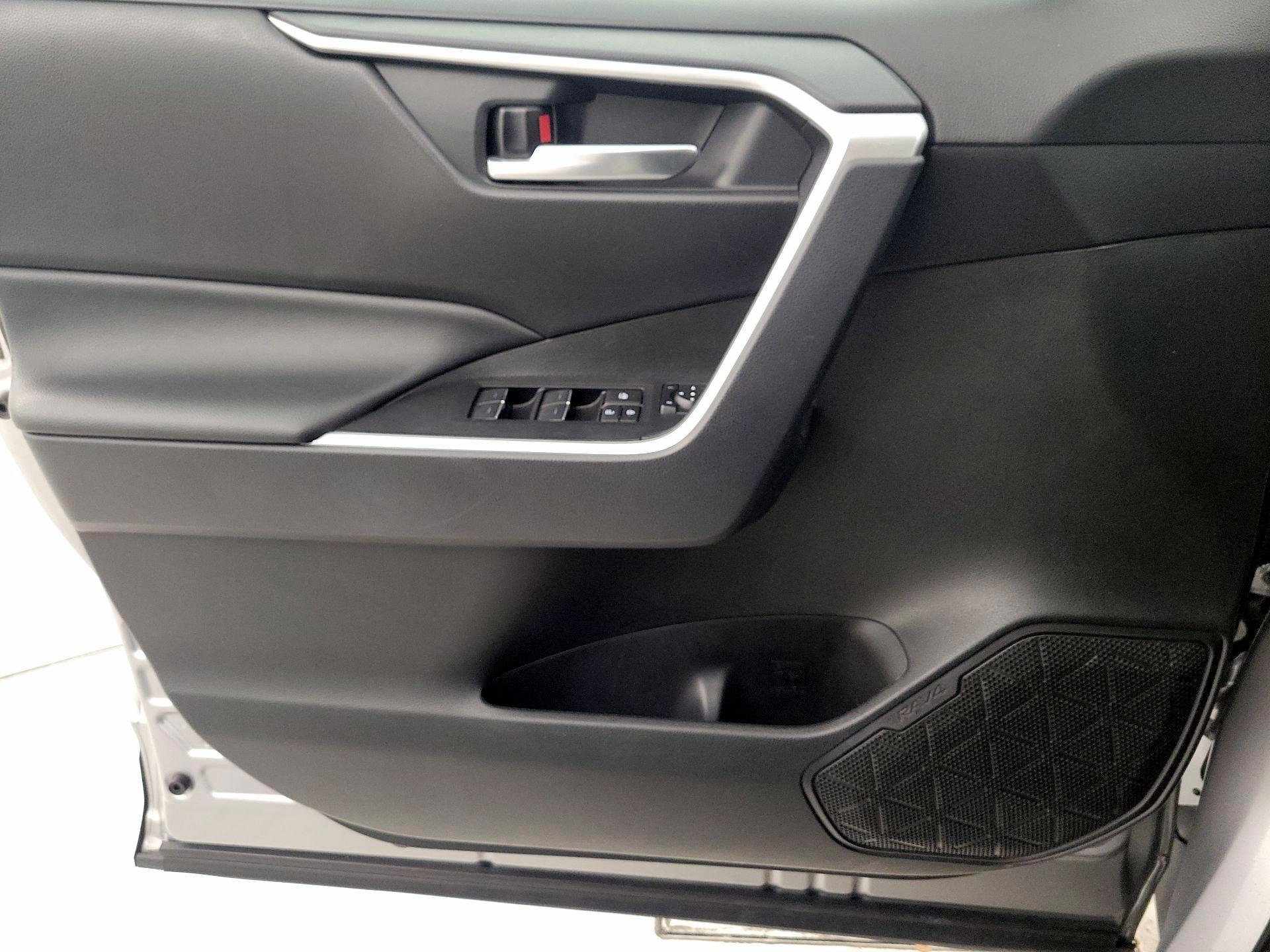 Thumbnail: 2025 Toyota RAV4 - 12