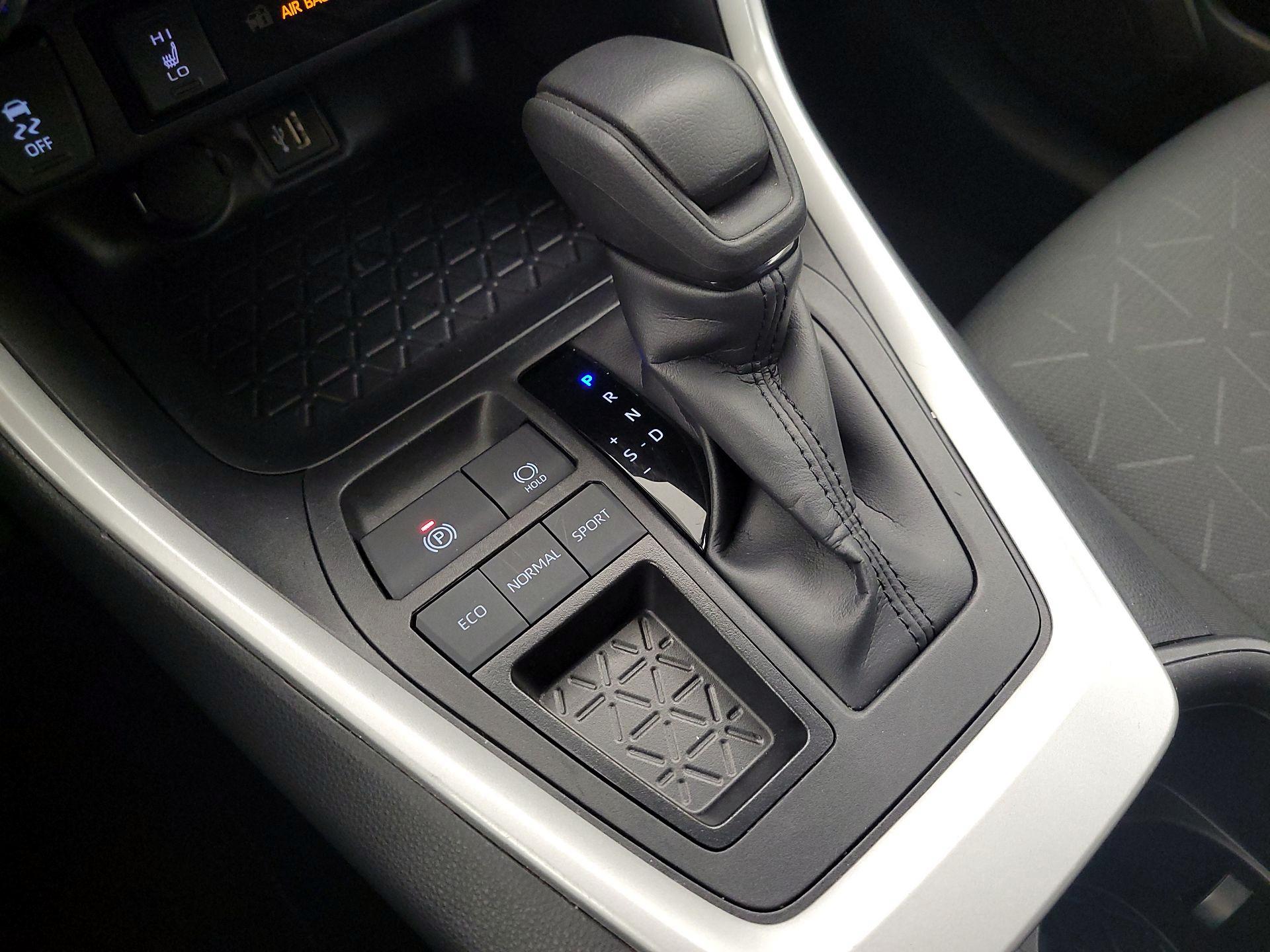 Thumbnail: 2025 Toyota RAV4 - 15