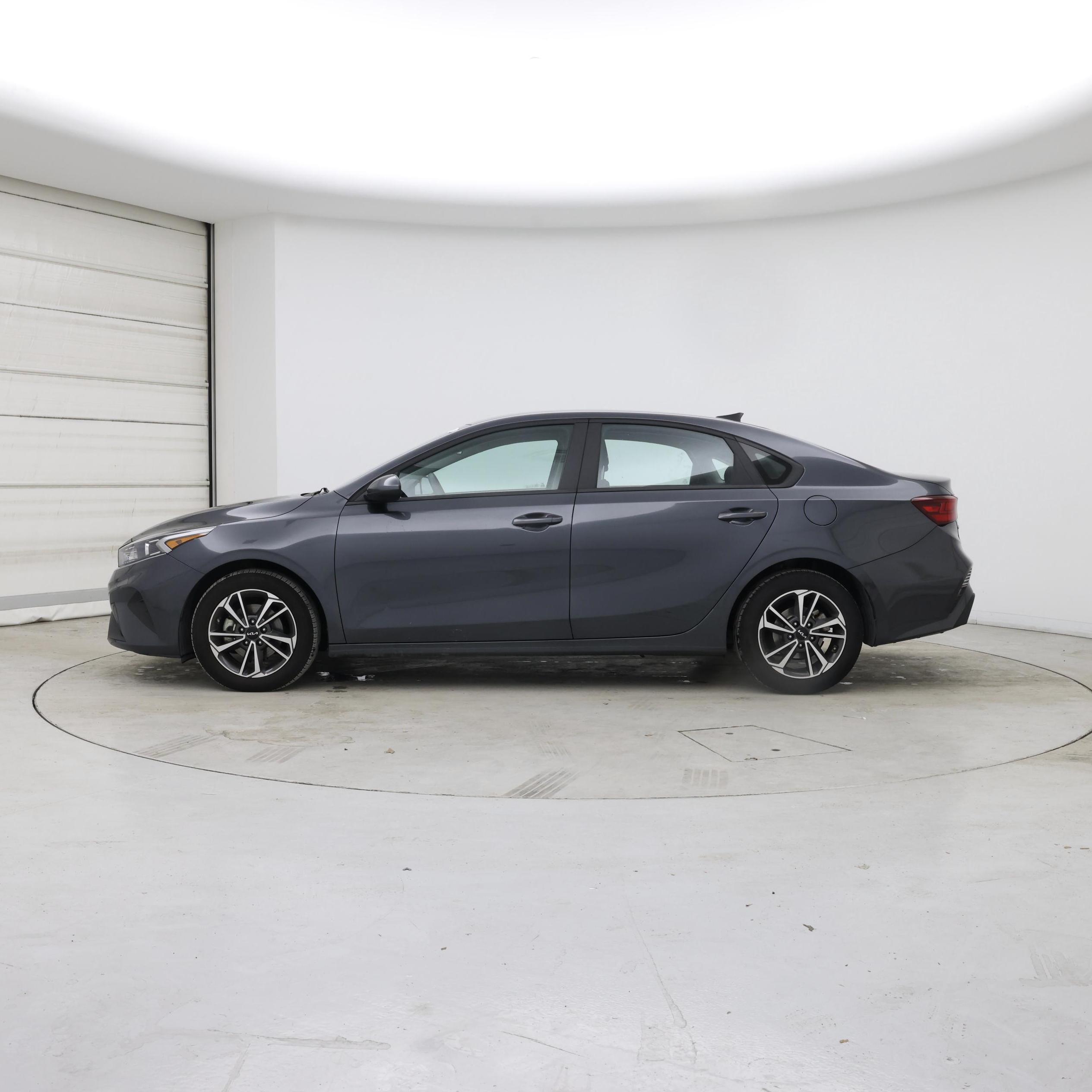 Thumbnail: 2024 Kia Forte - 3