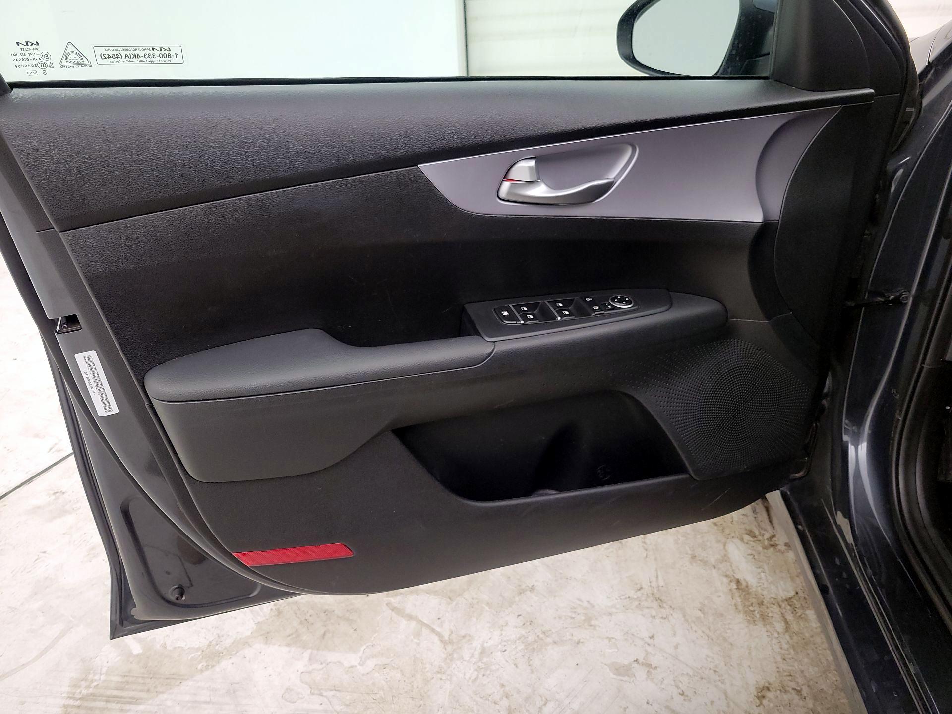 Thumbnail: 2024 Kia Forte - 10