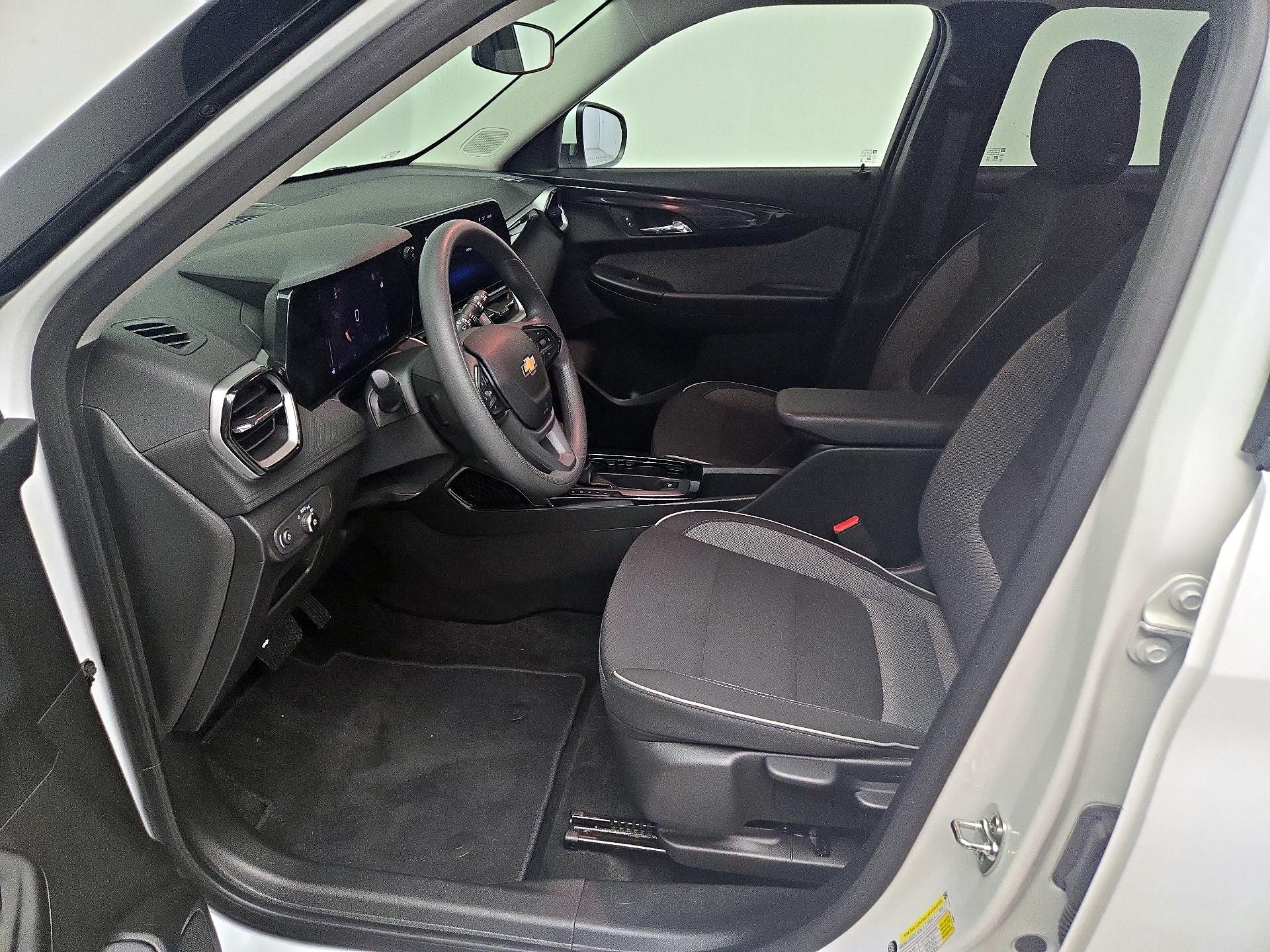 Thumbnail: 2025 Chevrolet TrailBlazer - 11