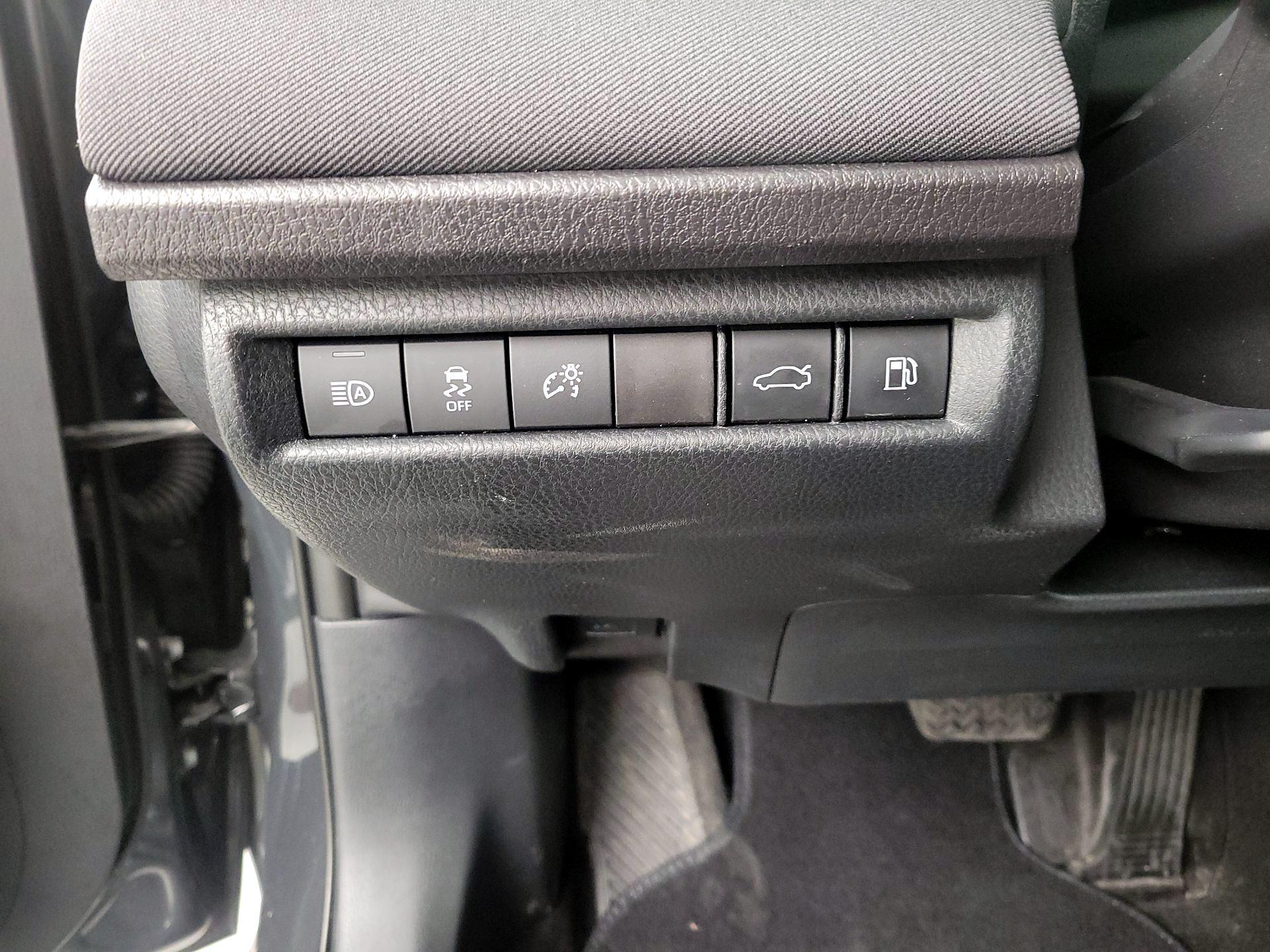 Thumbnail: 2025 Toyota Camry - 13