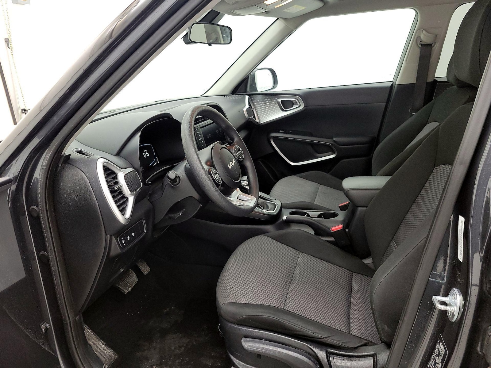 2025 Kia Soul LX - Photo 12