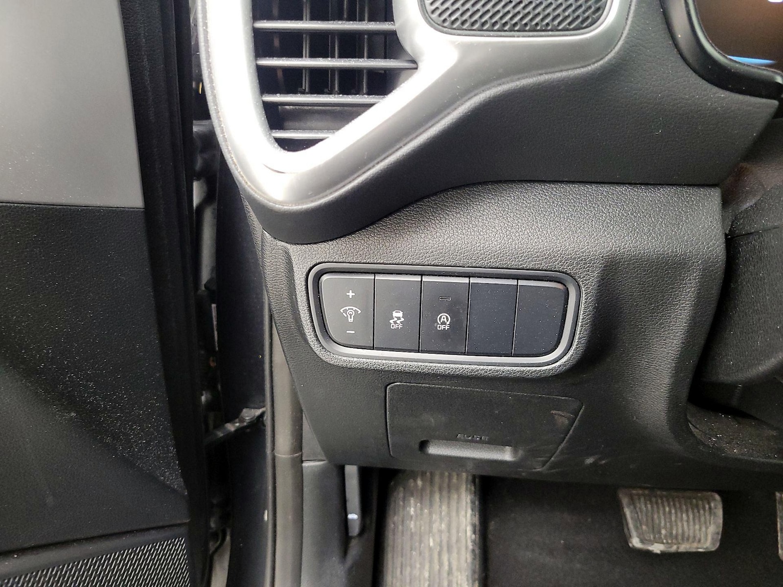 2025 Kia Soul LX - Photo 14
