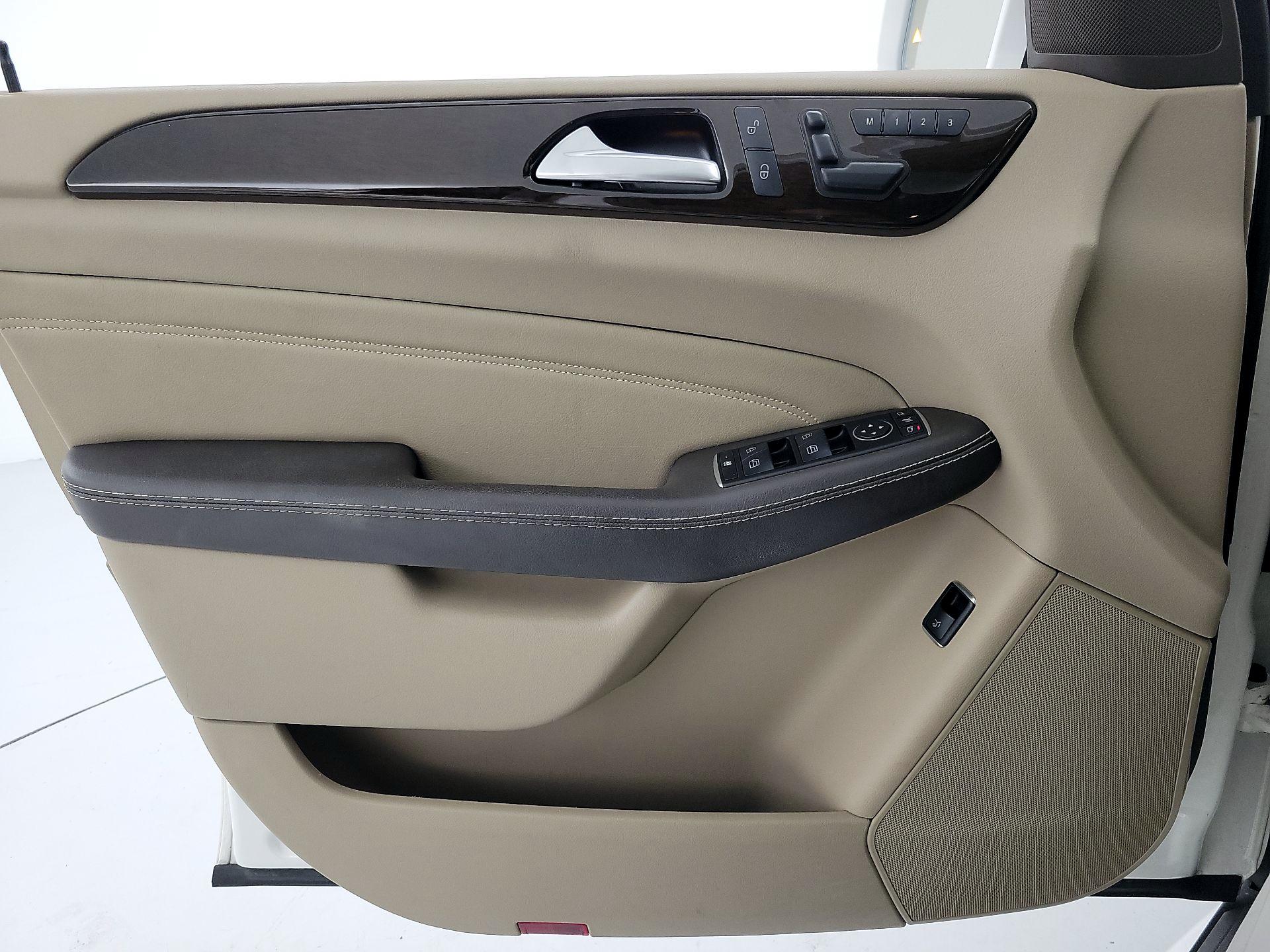 Thumbnail: 2015 Mercedes-Benz M-Class - 12