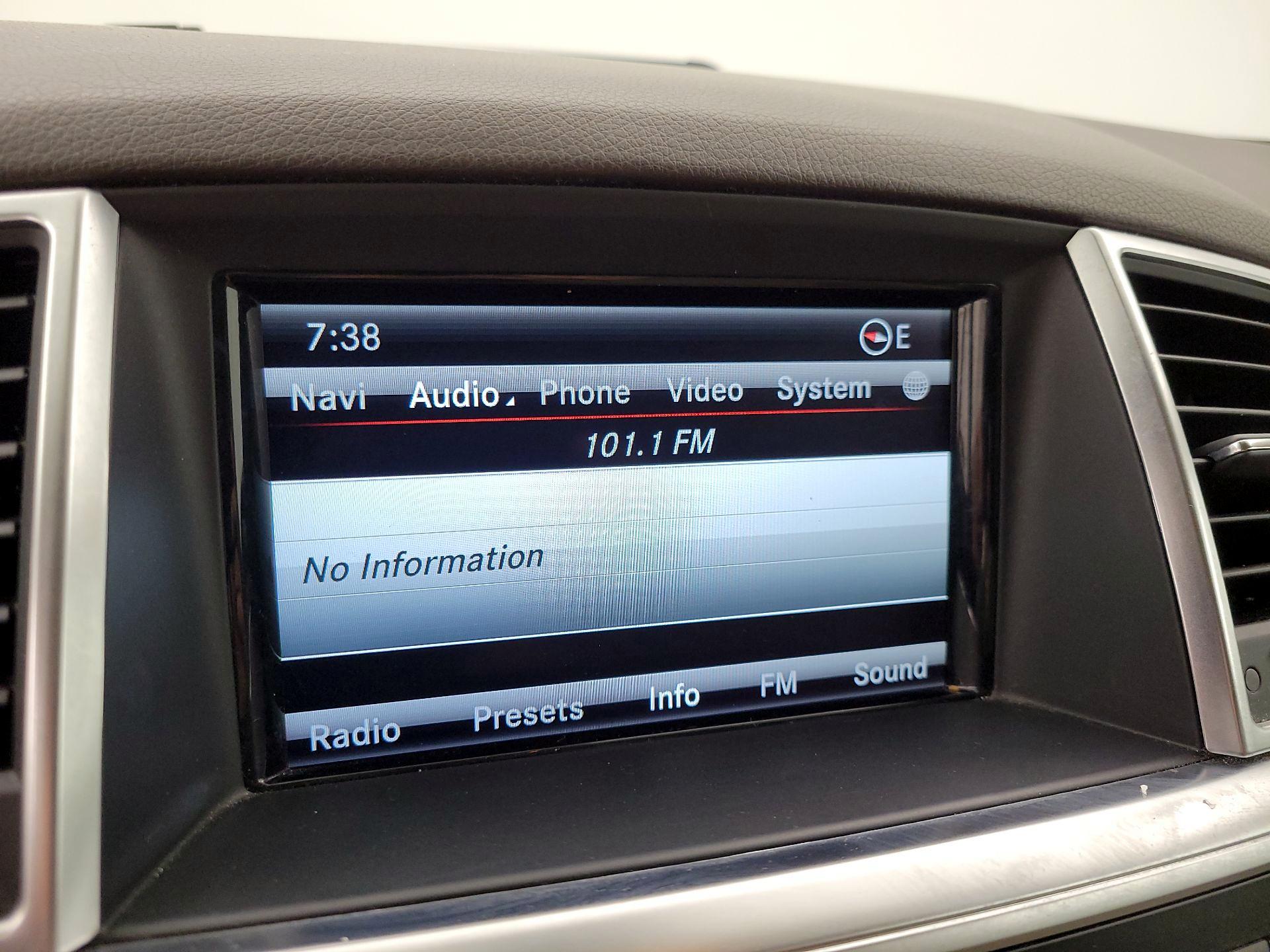 Thumbnail: 2015 Mercedes-Benz M-Class - 16