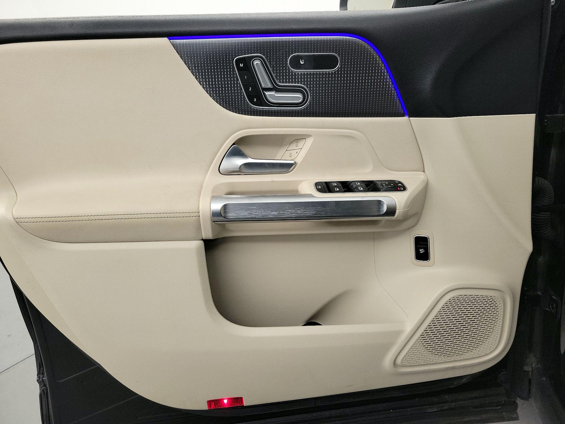 Thumbnail: 2020 Mercedes-Benz GLB - 12