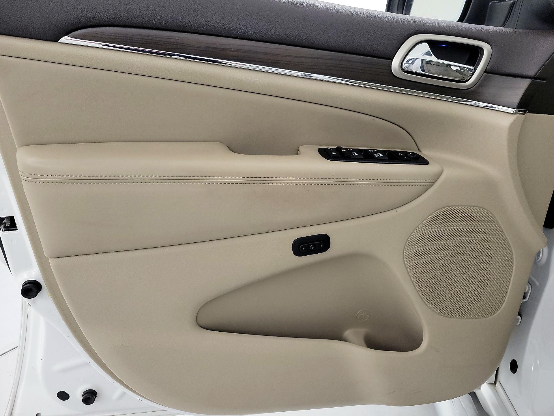 Thumbnail: 2016 Jeep Grand Cherokee - 12