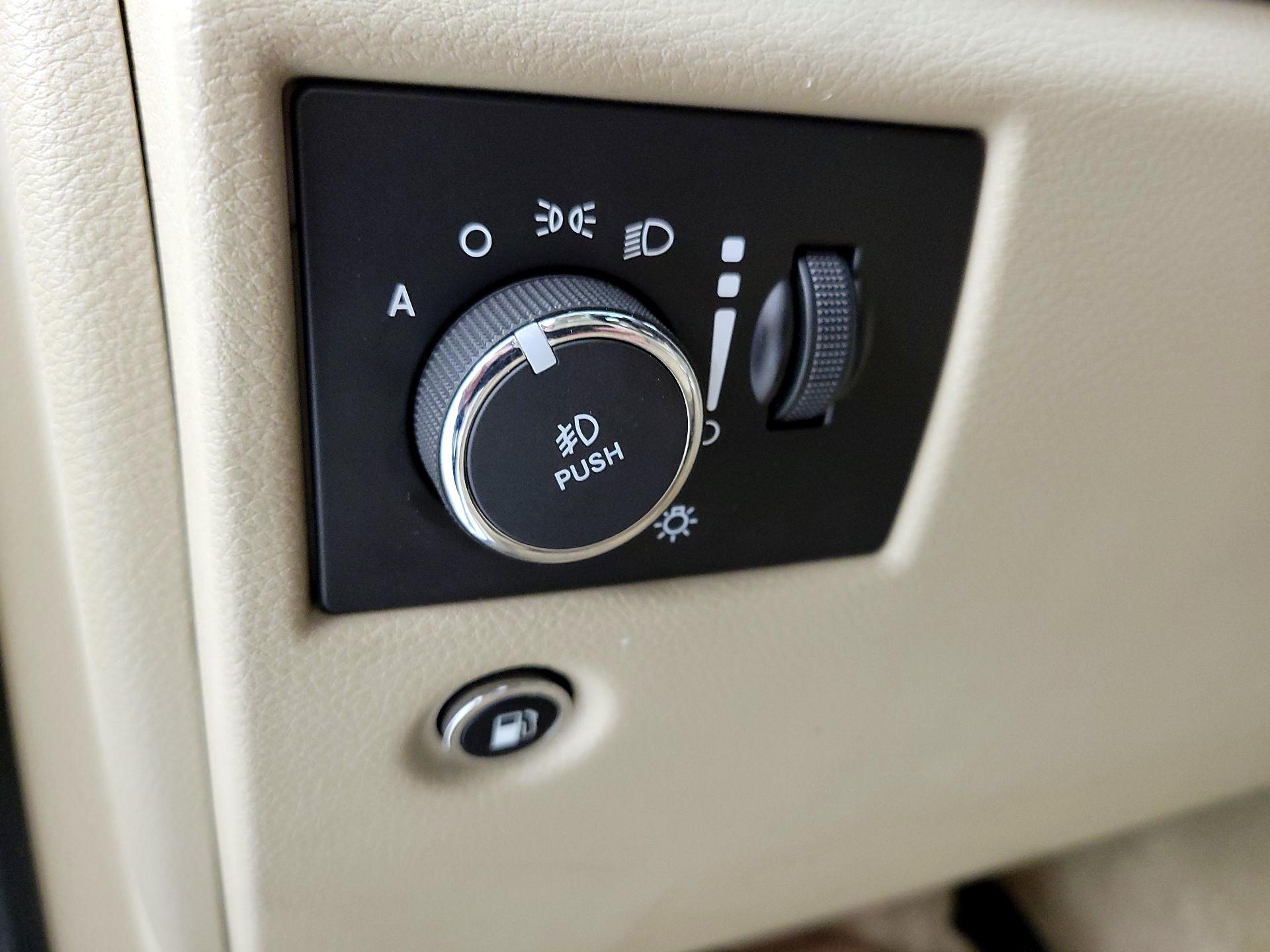 Thumbnail: 2016 Jeep Grand Cherokee - 13