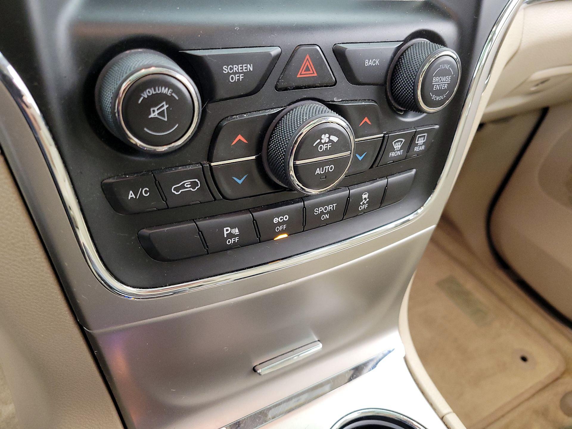 Thumbnail: 2016 Jeep Grand Cherokee - 17