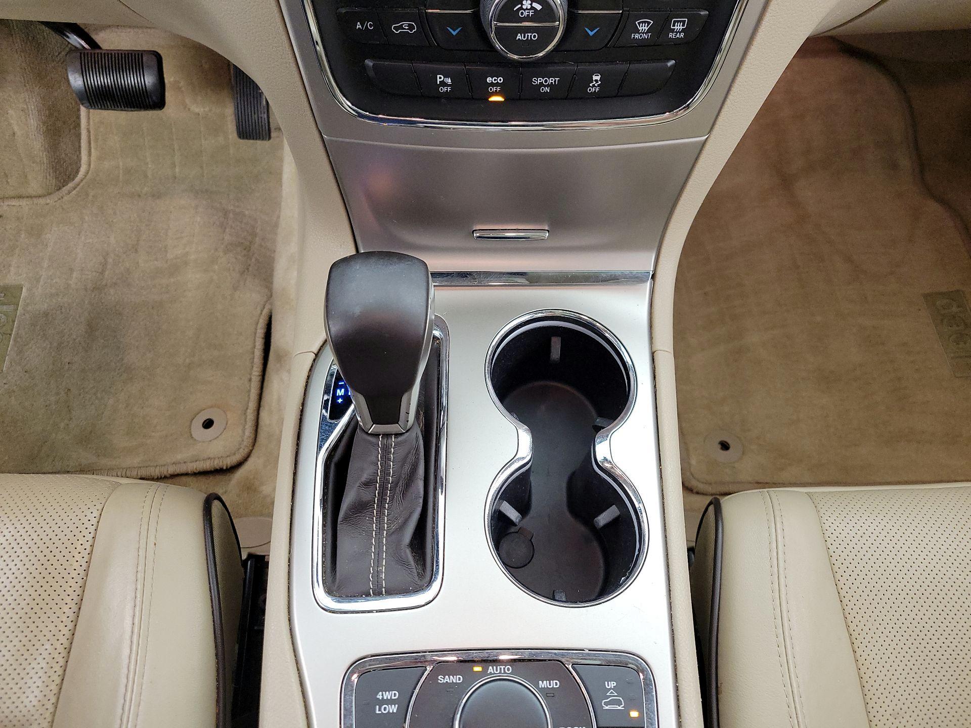 Thumbnail: 2016 Jeep Grand Cherokee - 18