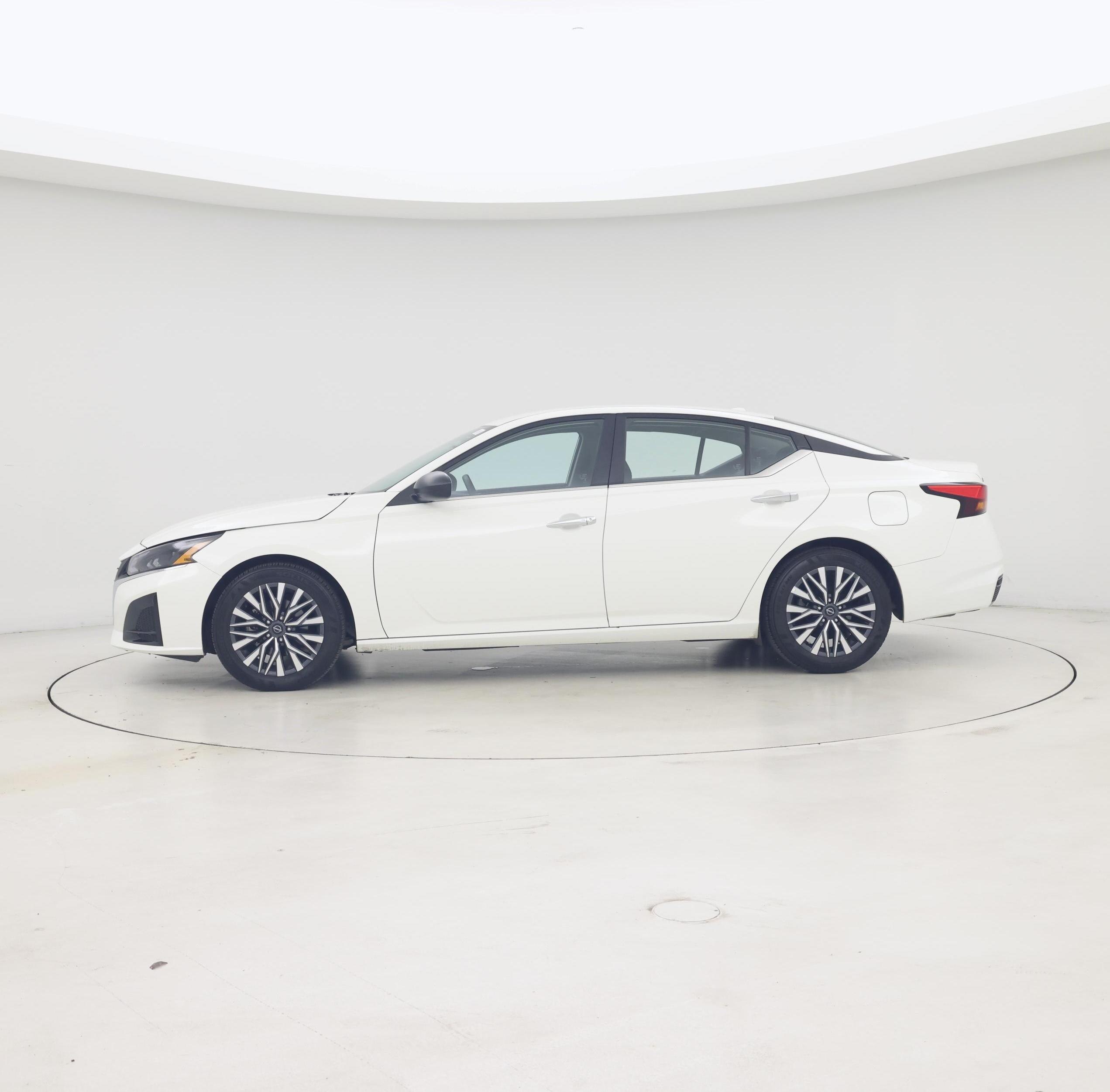 Thumbnail: 2025 Nissan Altima - 3