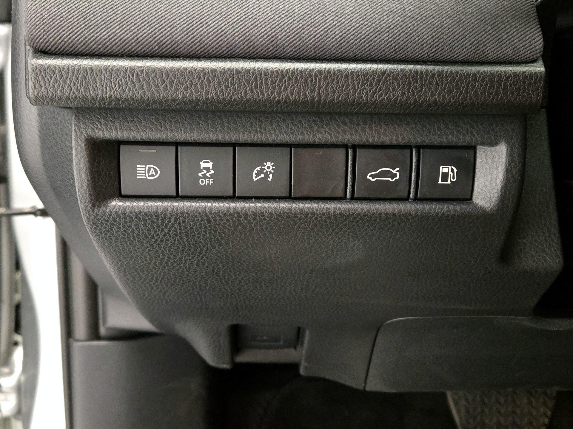 Thumbnail: 2025 Toyota Camry - 13