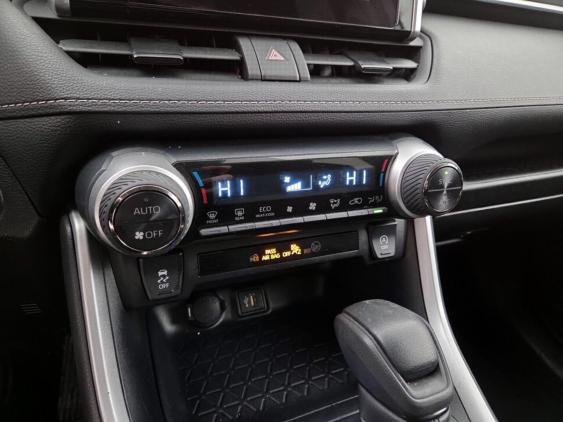 Thumbnail: 2025 Toyota RAV4 - 16