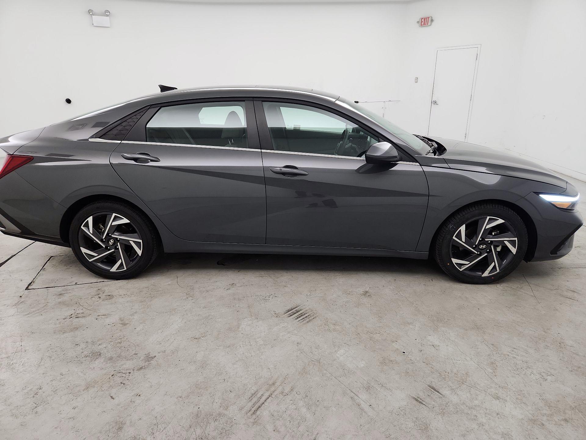 Thumbnail: 2025 Hyundai Elantra - 4