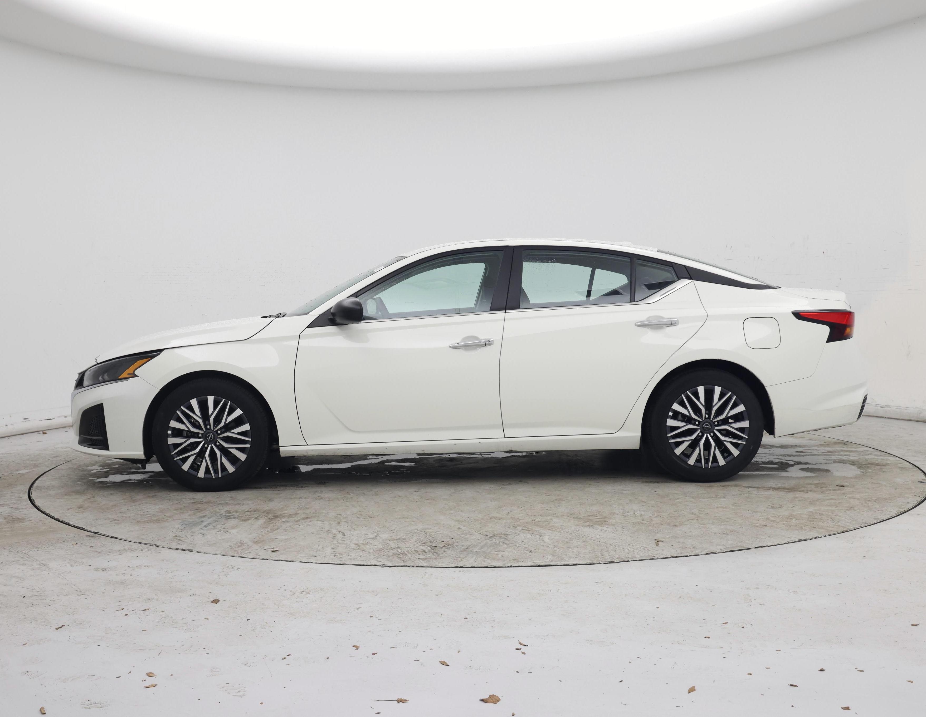 Thumbnail: 2025 Nissan Altima - 3