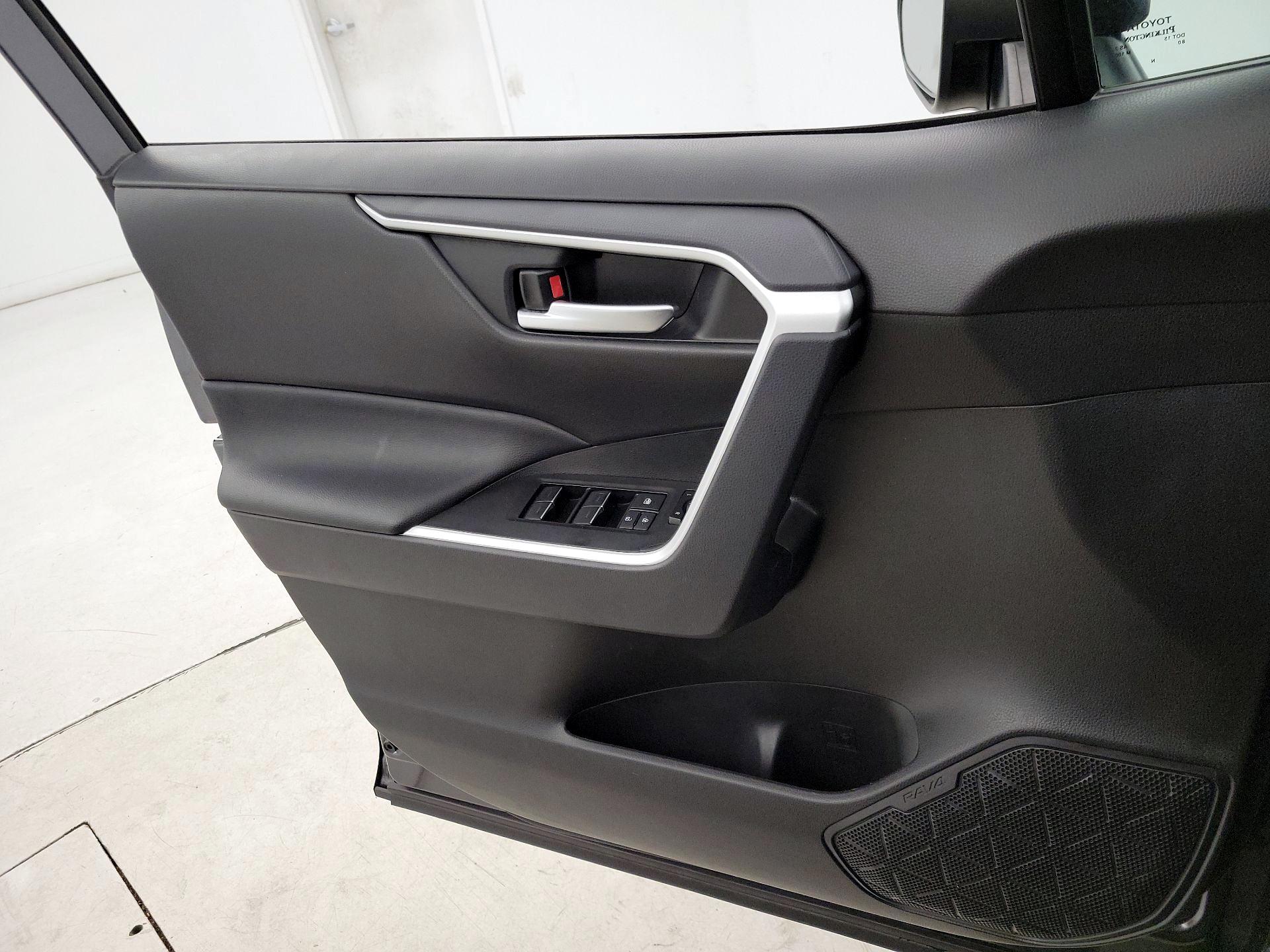 Thumbnail: 2025 Toyota RAV4 - 12