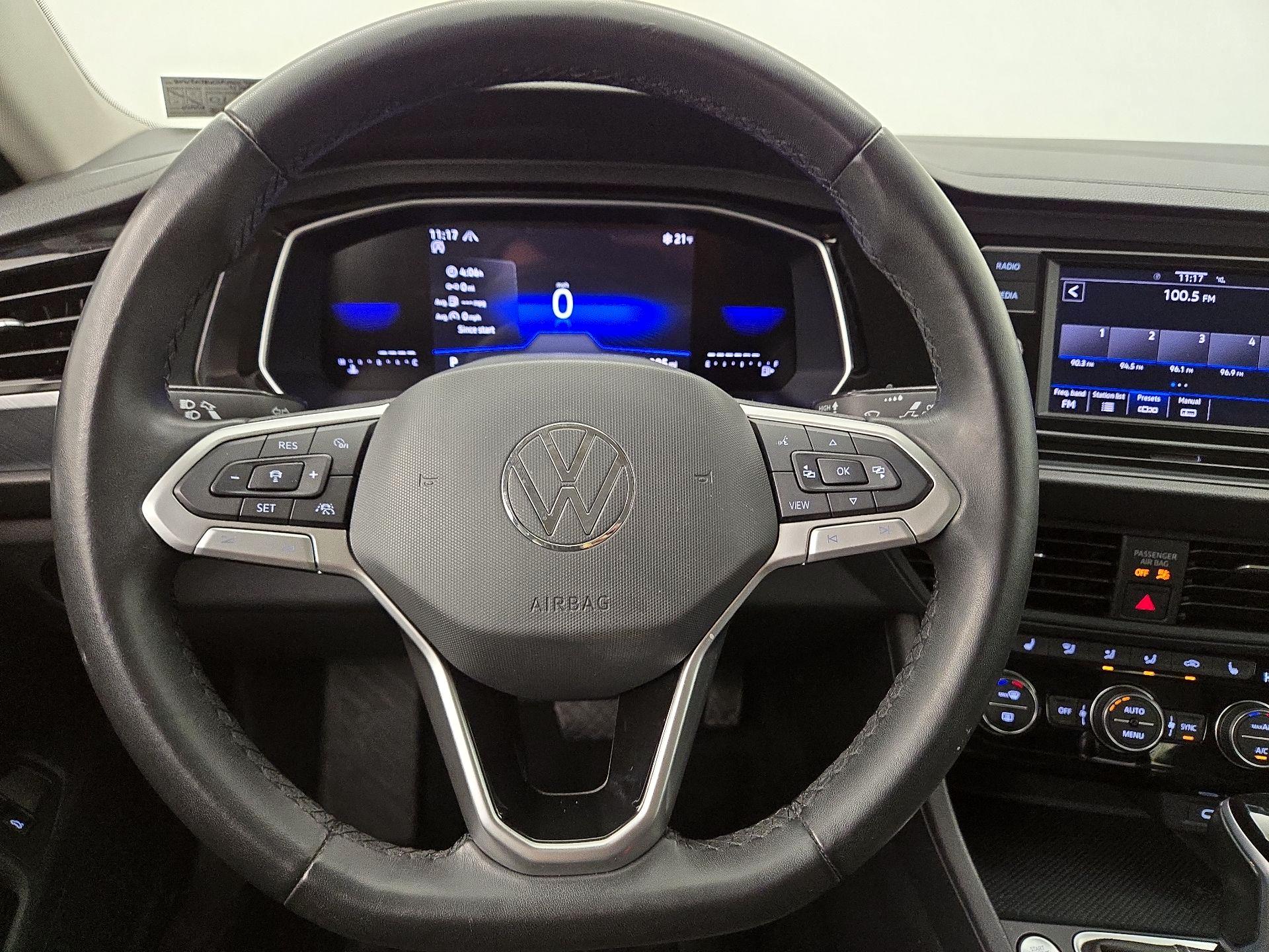 Thumbnail: 2024 Volkswagen Jetta - 10