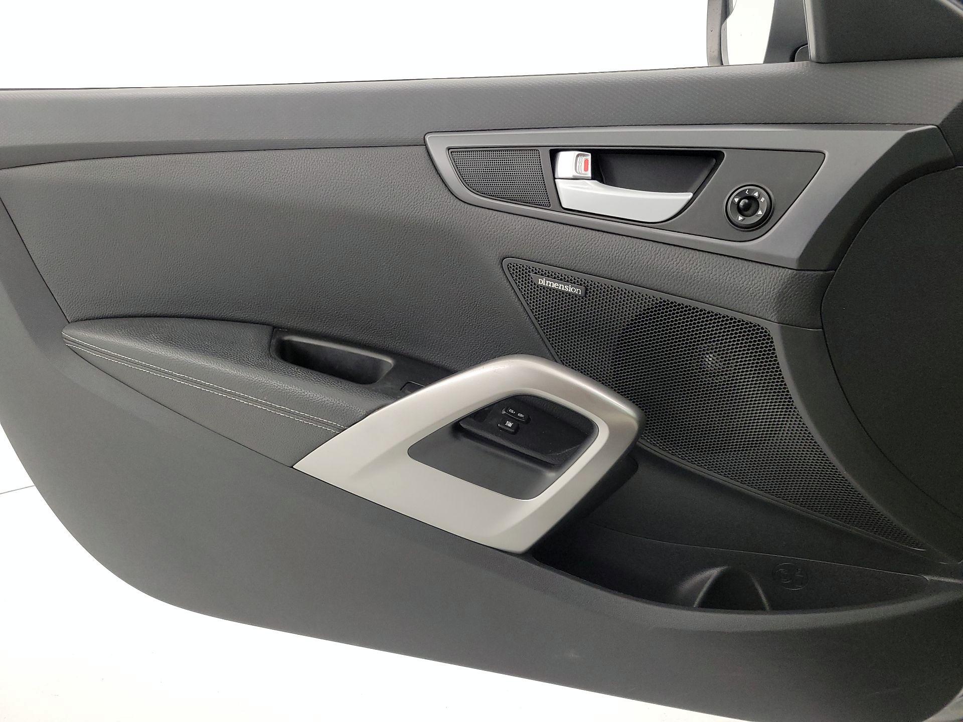 Thumbnail: 2016 Hyundai Veloster - 12