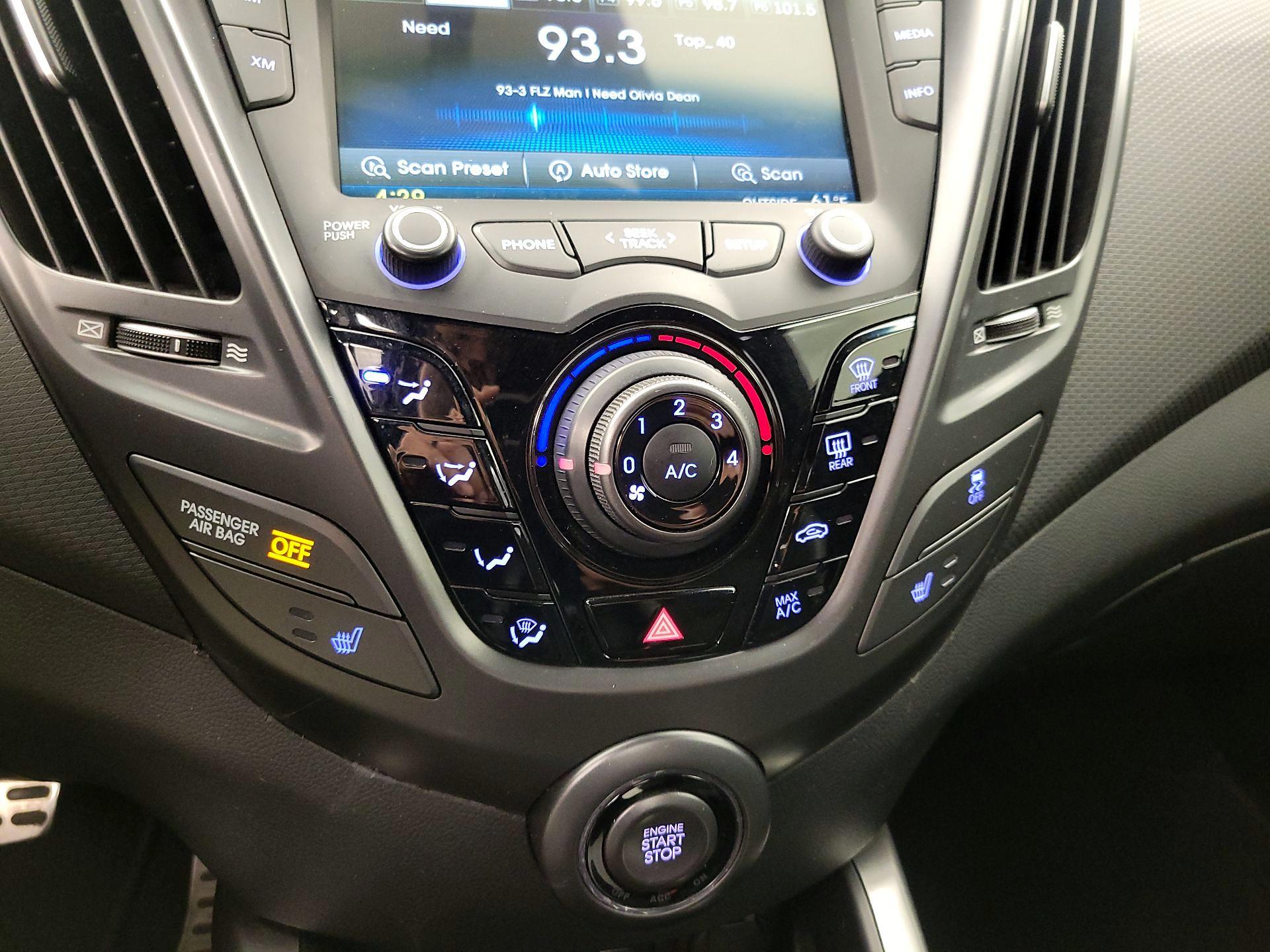 Thumbnail: 2016 Hyundai Veloster - 16