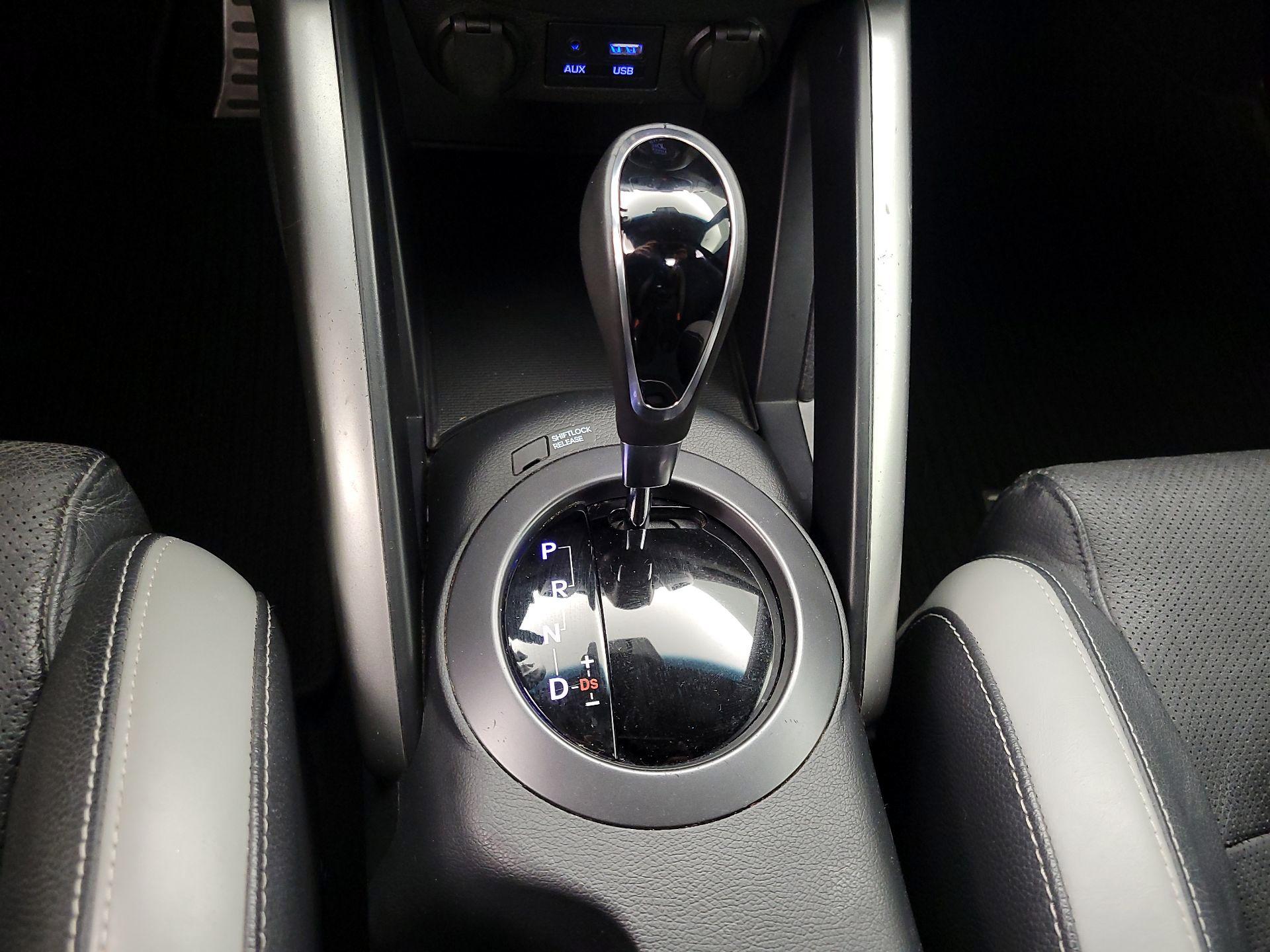 Thumbnail: 2016 Hyundai Veloster - 17