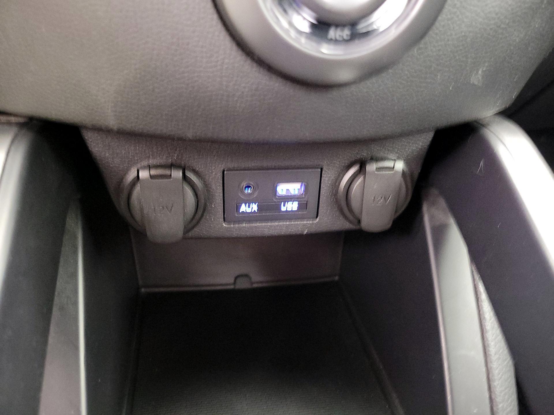 Thumbnail: 2016 Hyundai Veloster - 18