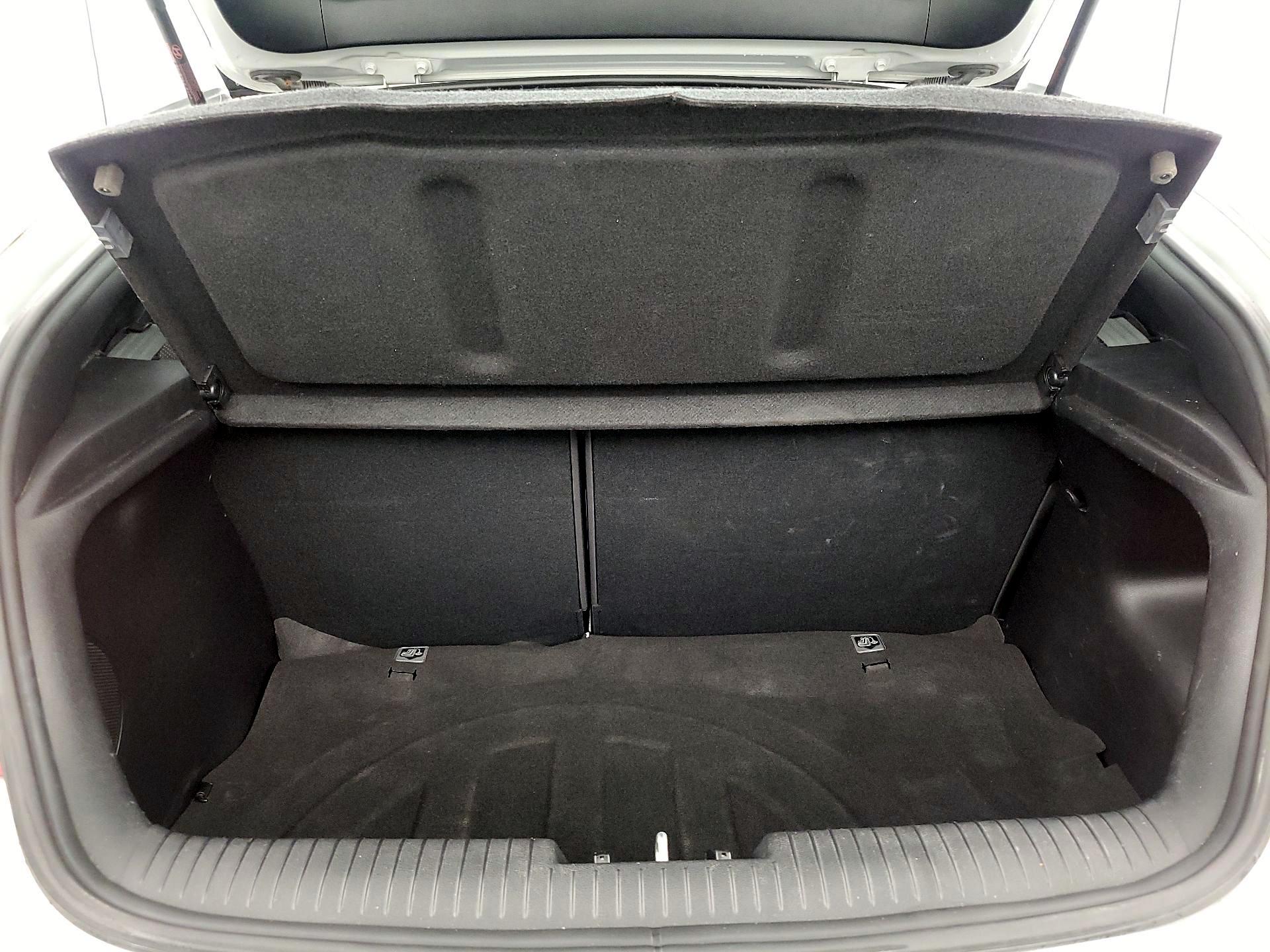 Thumbnail: 2016 Hyundai Veloster - 20