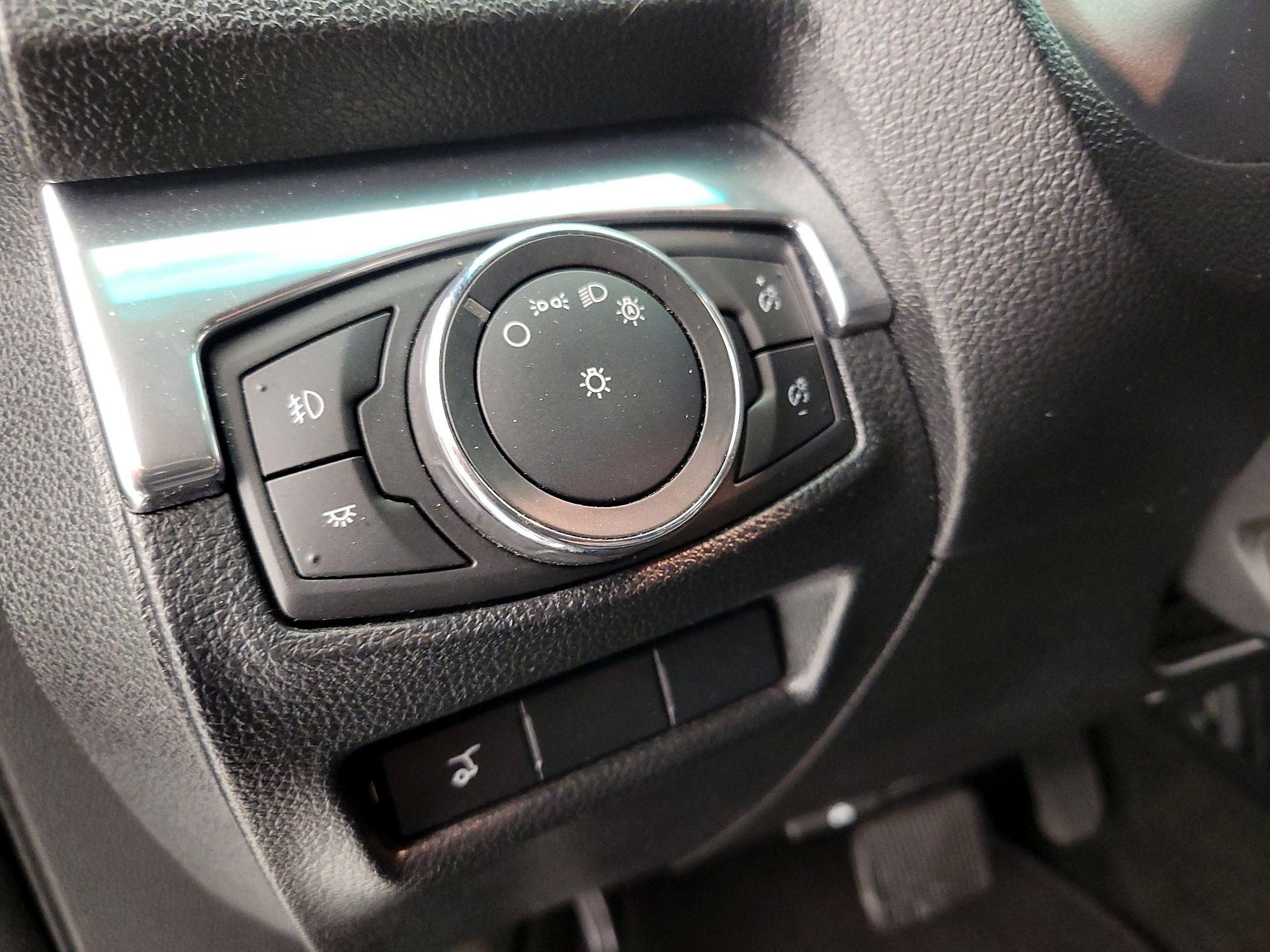 Thumbnail: 2016 Ford Explorer - 13