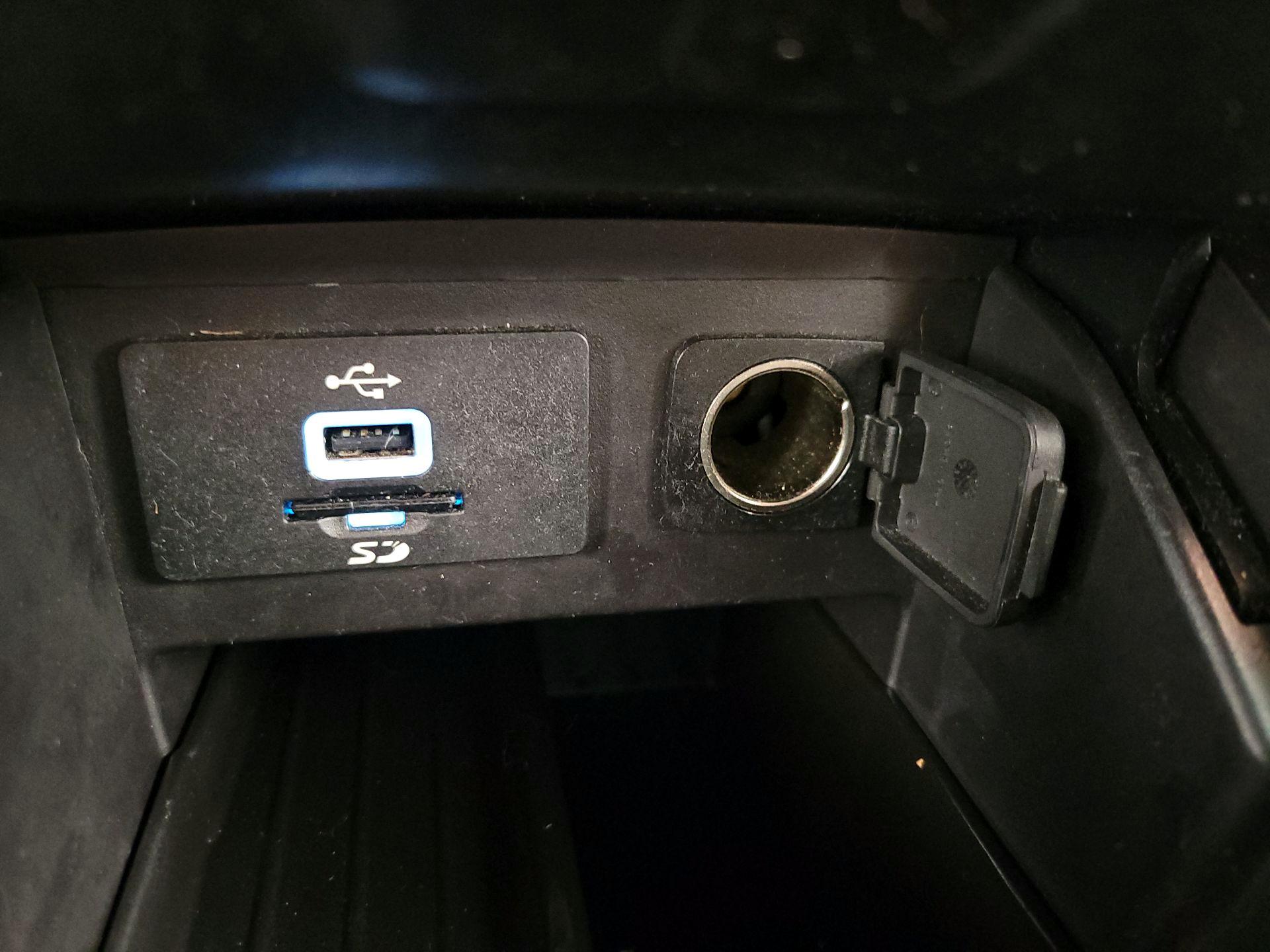 Thumbnail: 2016 Ford Explorer - 19