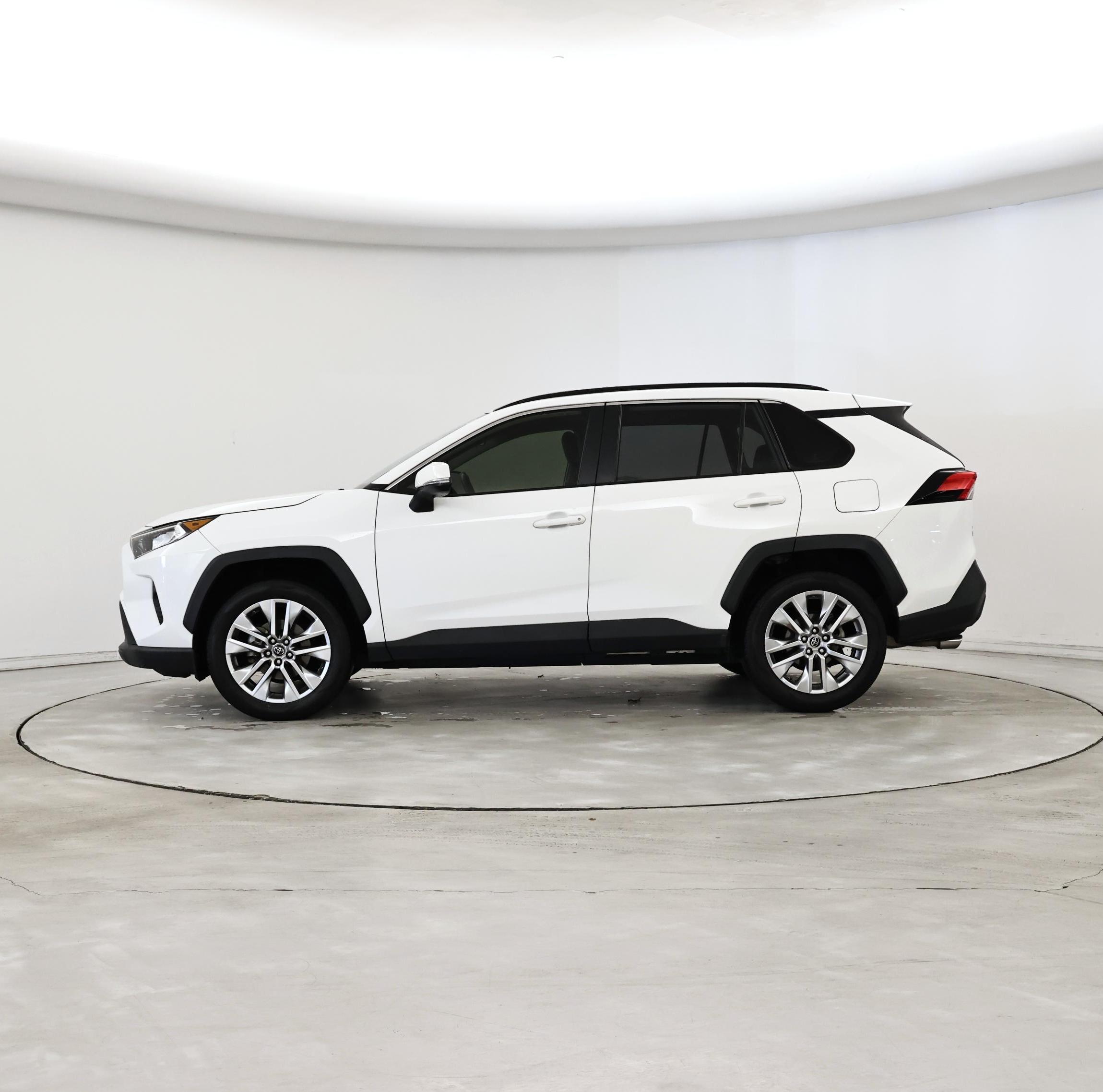 Thumbnail: 2019 Toyota RAV4 - 3