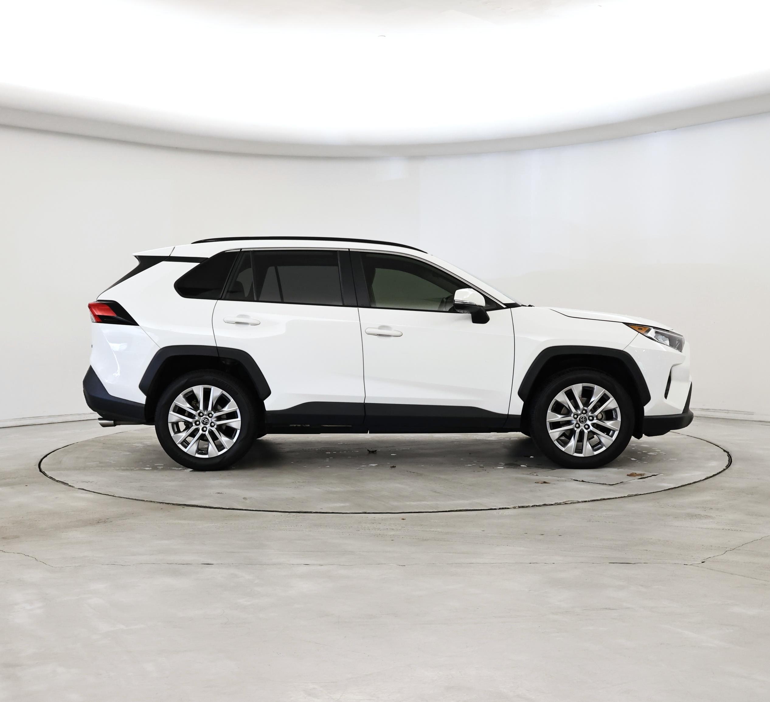 Thumbnail: 2019 Toyota RAV4 - 7