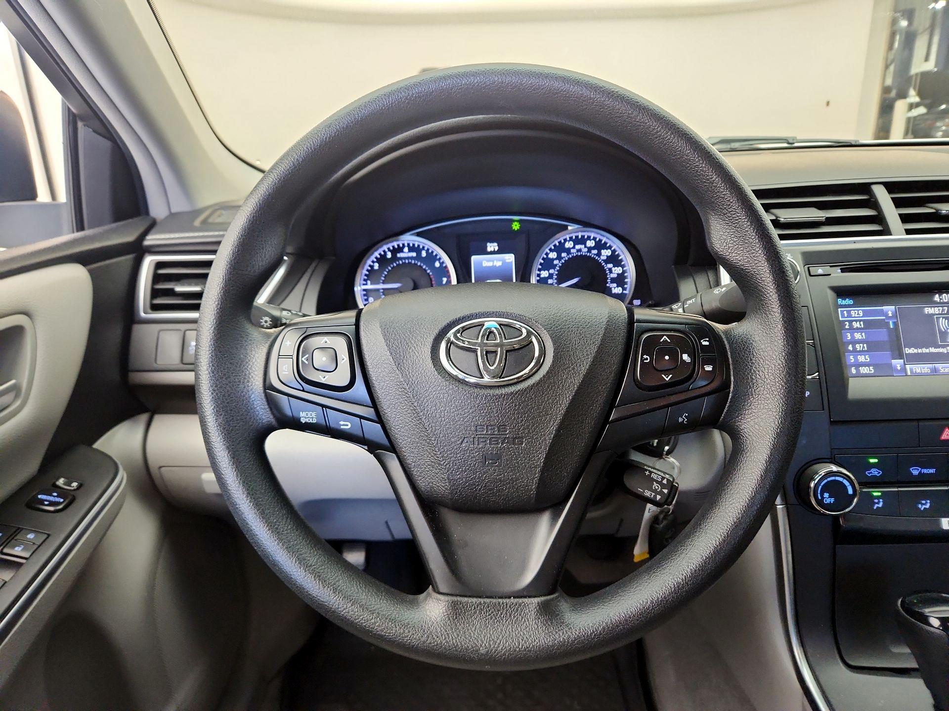 Thumbnail: 2017 Toyota Camry - 10