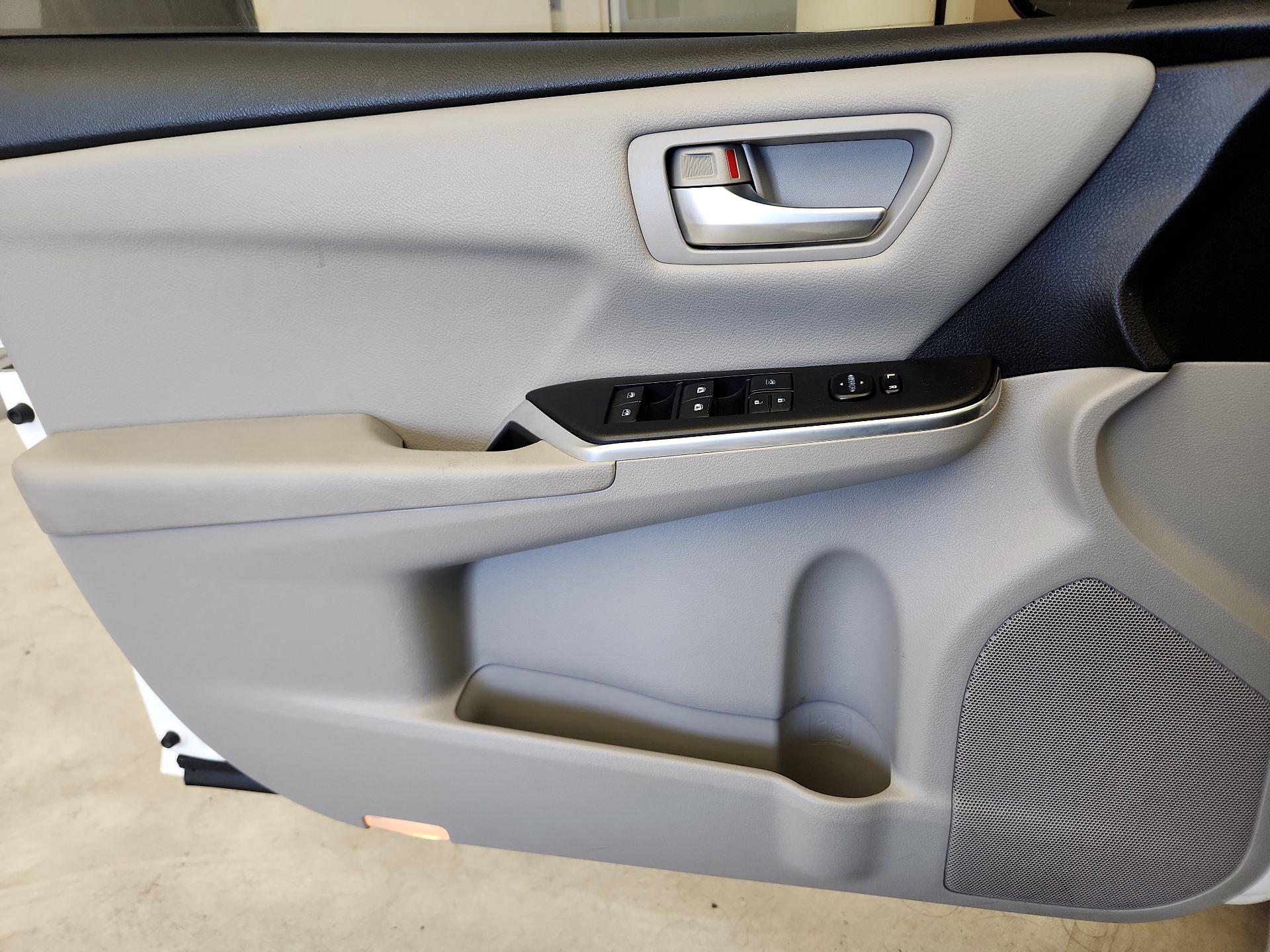 Thumbnail: 2017 Toyota Camry - 12