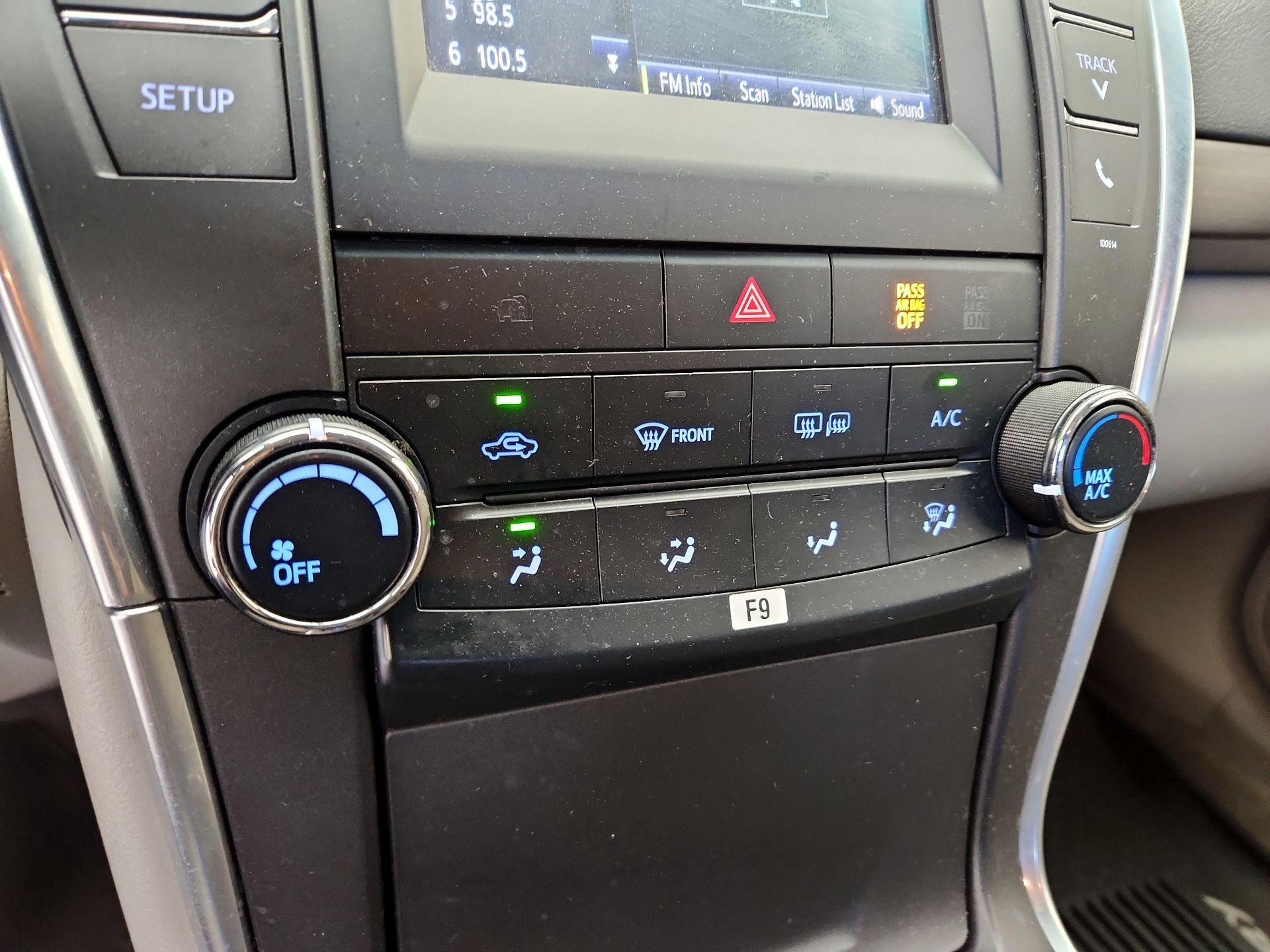 Thumbnail: 2017 Toyota Camry - 16