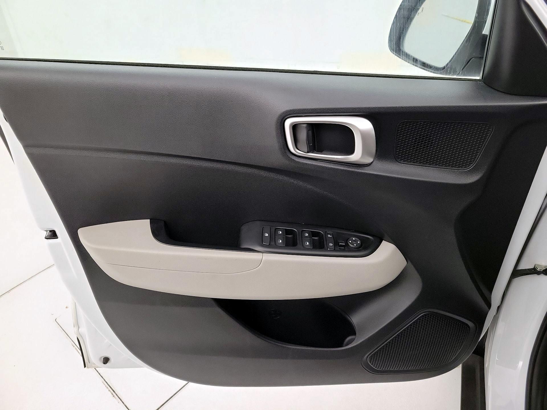 Thumbnail: 2022 Hyundai Venue - 12