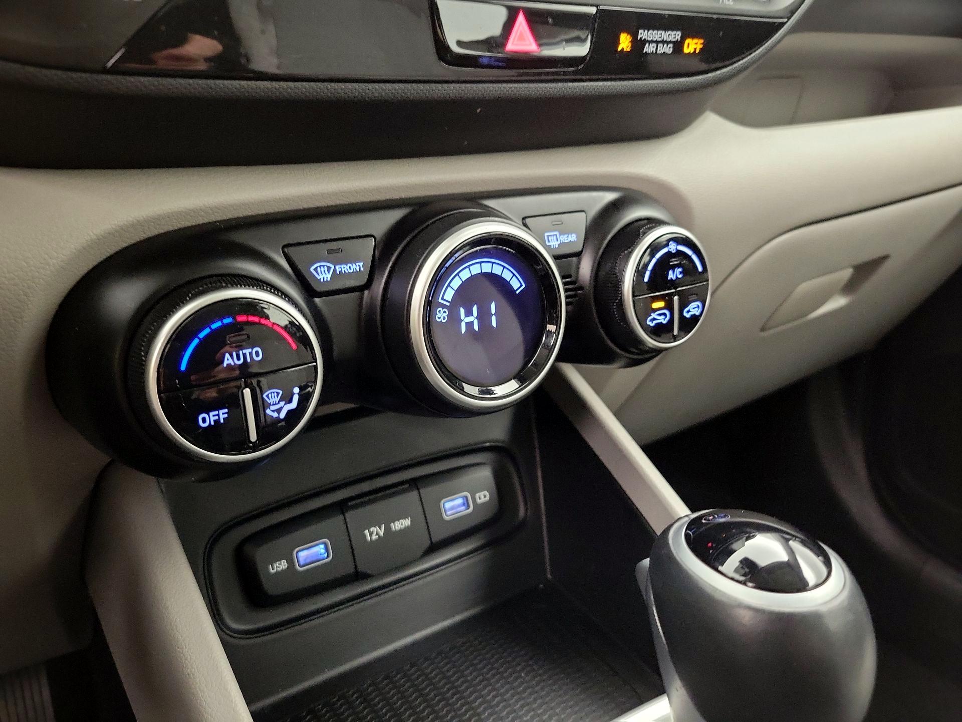 Thumbnail: 2022 Hyundai Venue - 16