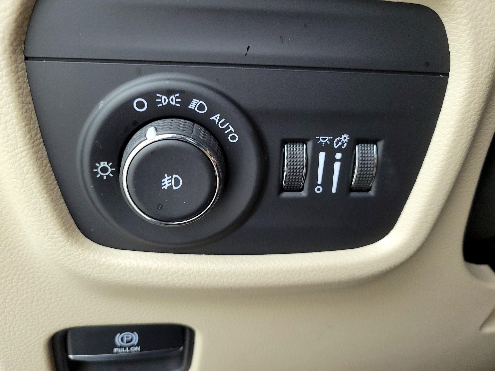 Thumbnail: 2022 Jeep Grand Cherokee - 13