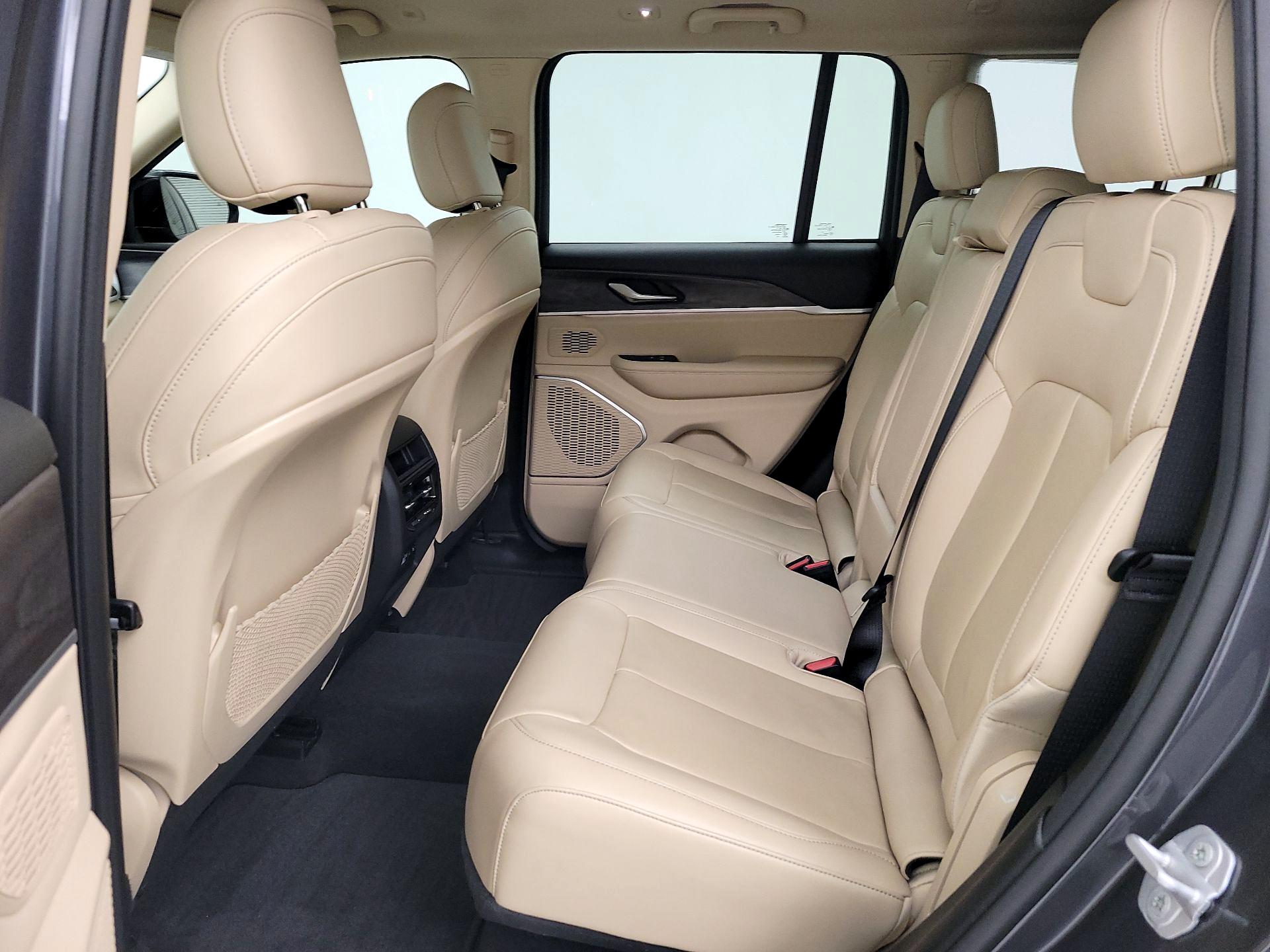 Thumbnail: 2022 Jeep Grand Cherokee - 20