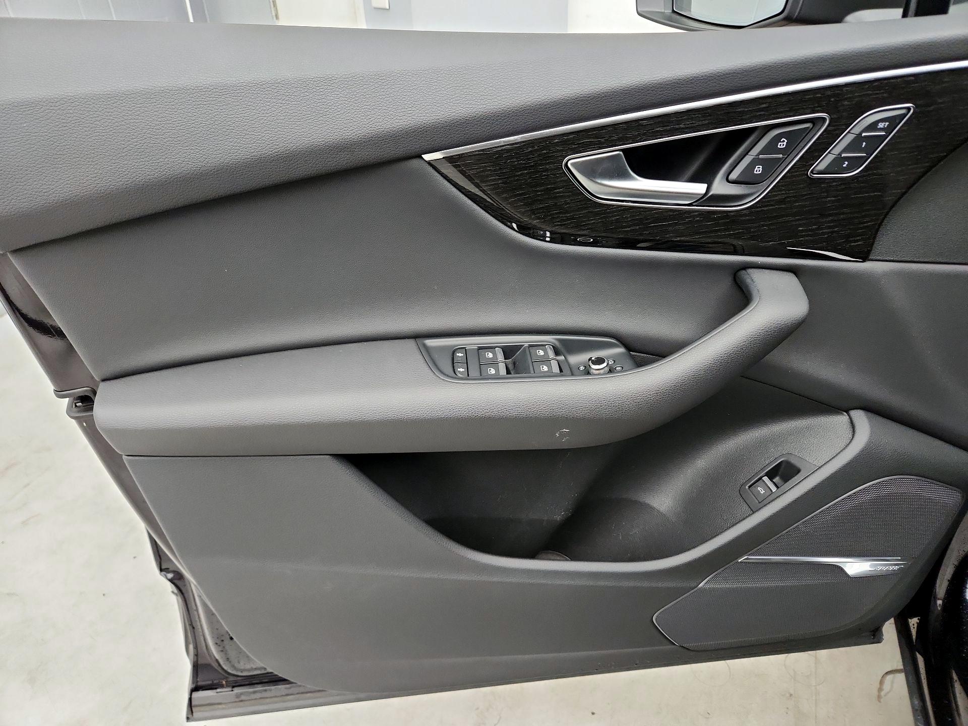 Thumbnail: 2020 Audi Q7 - 12