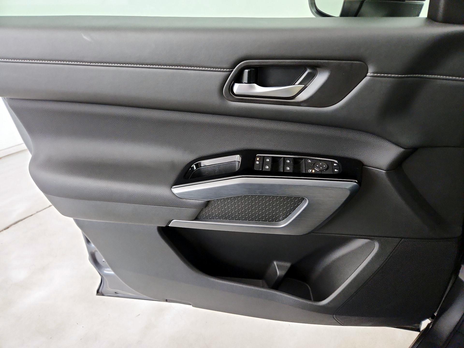 Thumbnail: 2025 Nissan Pathfinder - 12