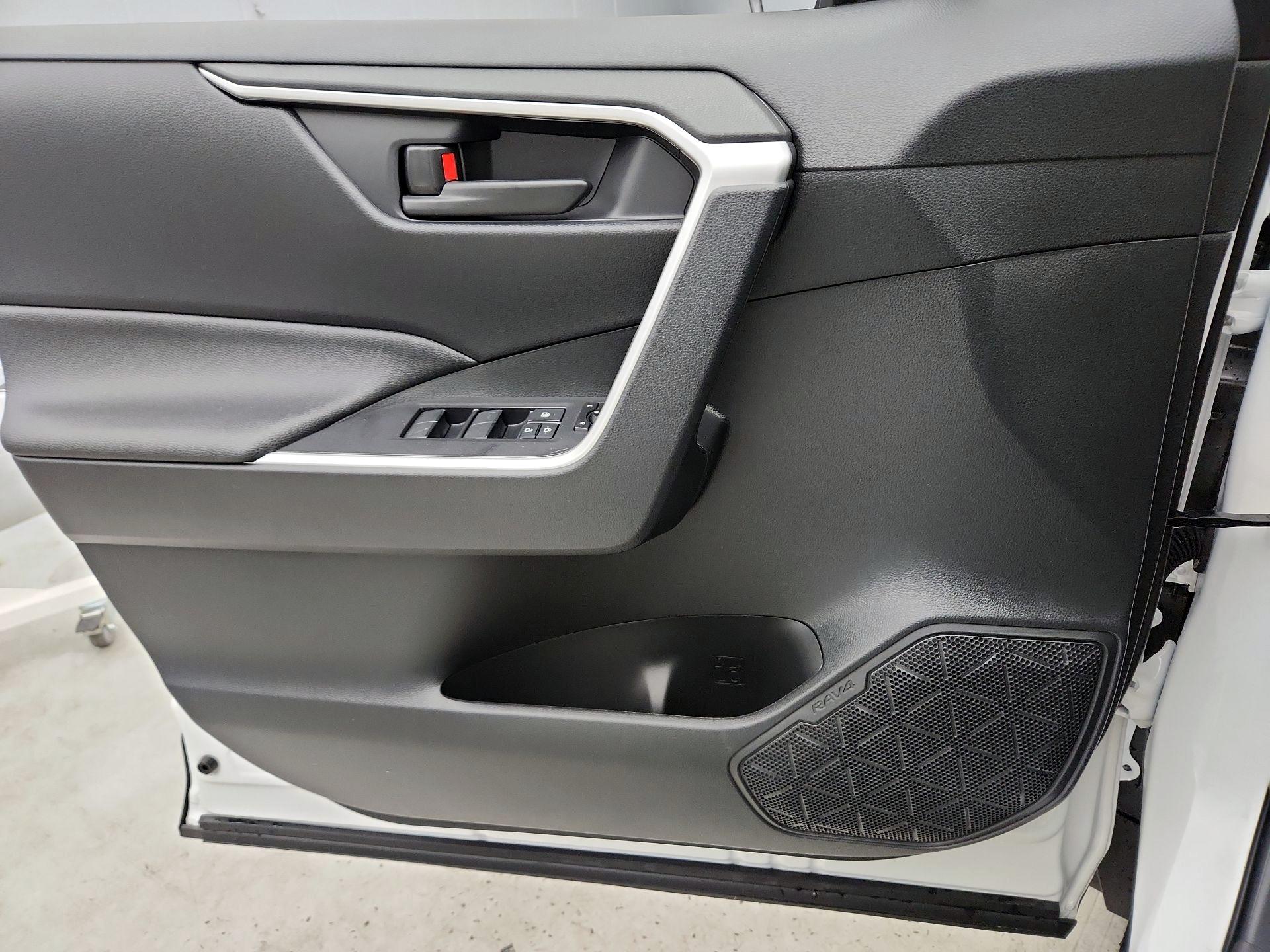 Thumbnail: 2025 Toyota RAV4 - 12