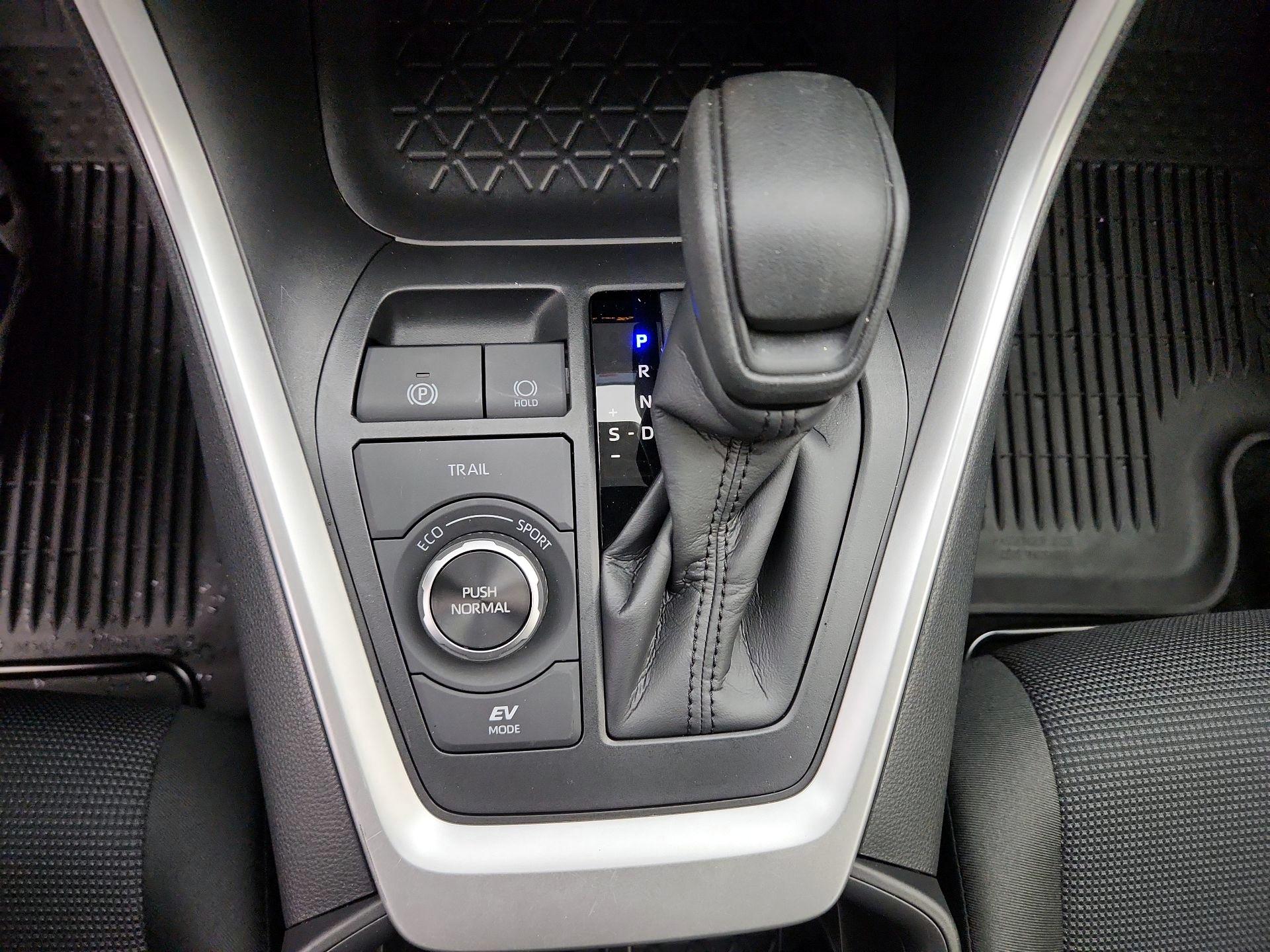 Thumbnail: 2025 Toyota RAV4 - 17