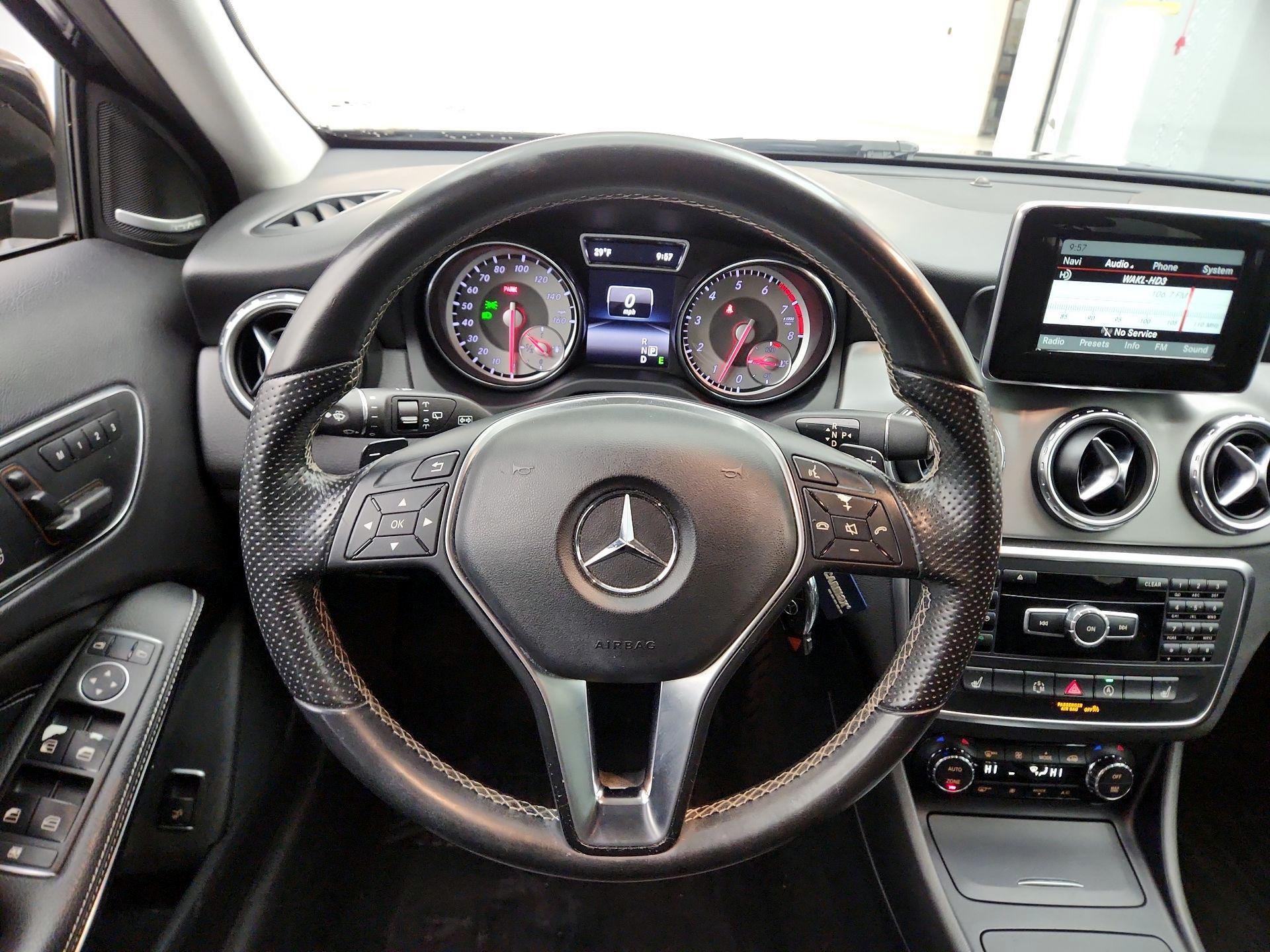 Thumbnail: 2015 Mercedes-Benz GLA - 10
