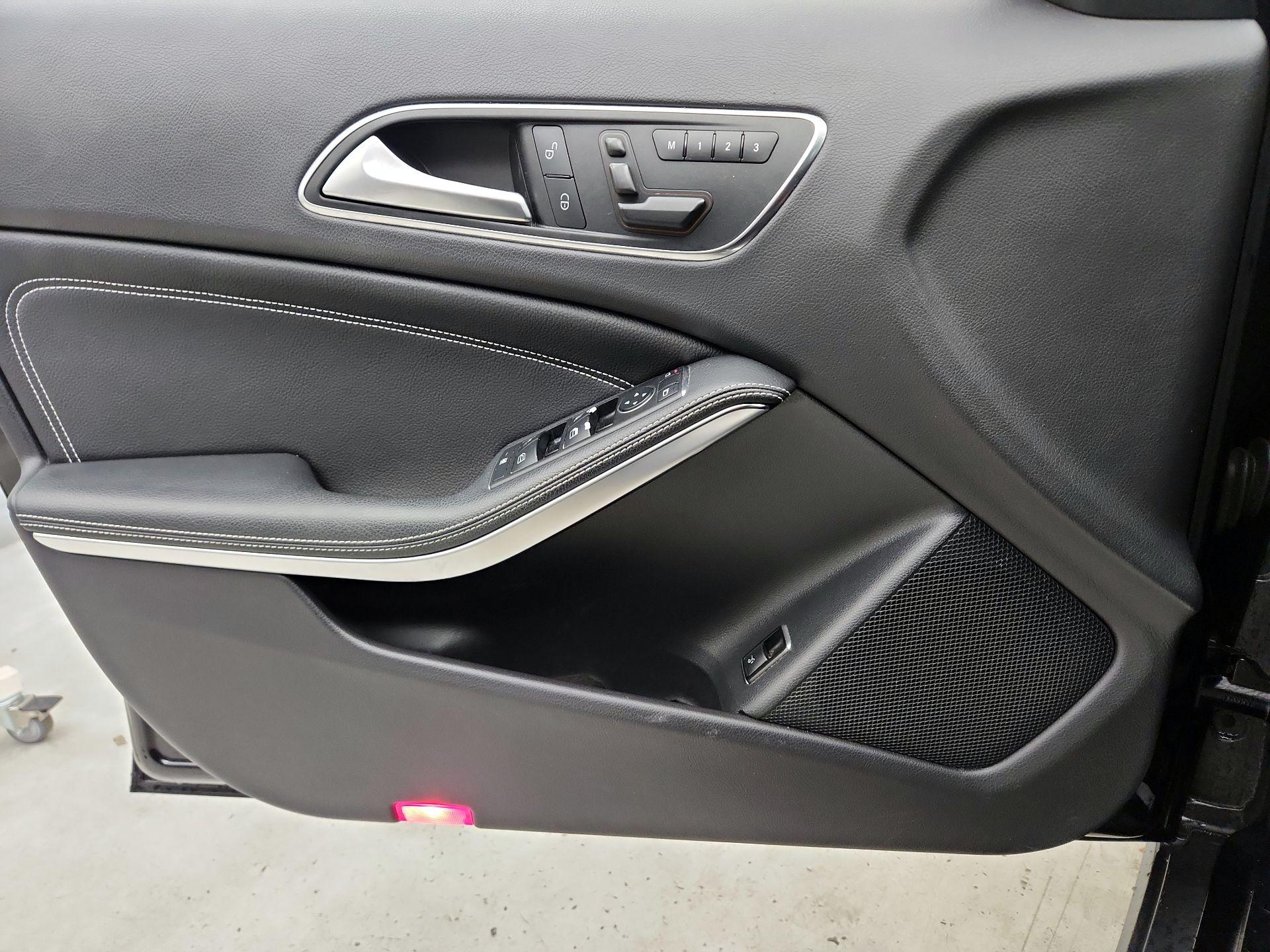 Thumbnail: 2015 Mercedes-Benz GLA - 12