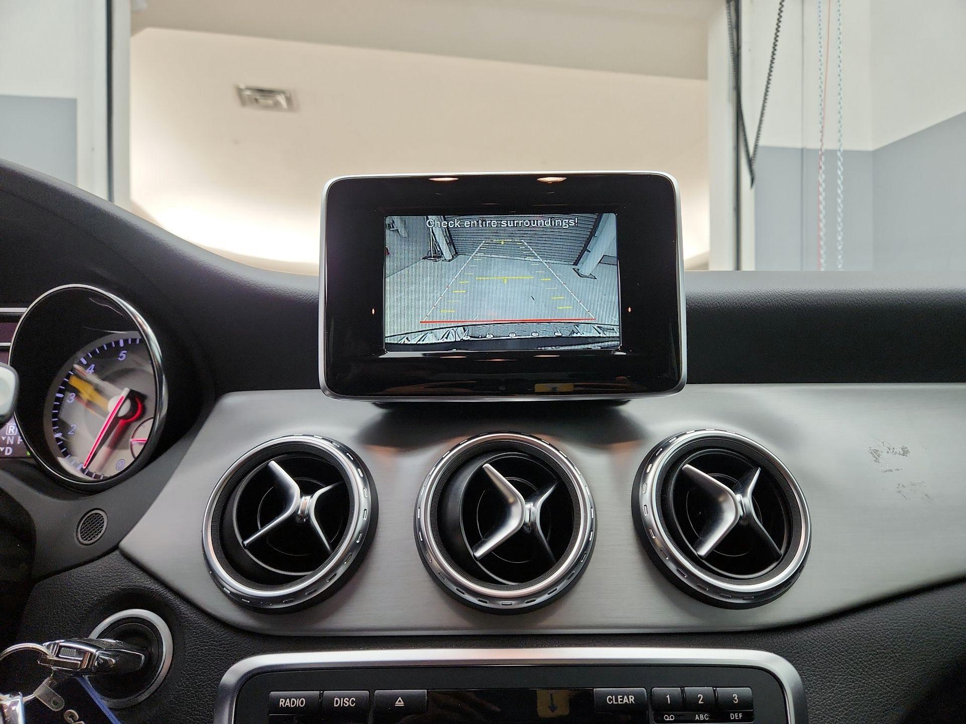 Thumbnail: 2015 Mercedes-Benz GLA - 14