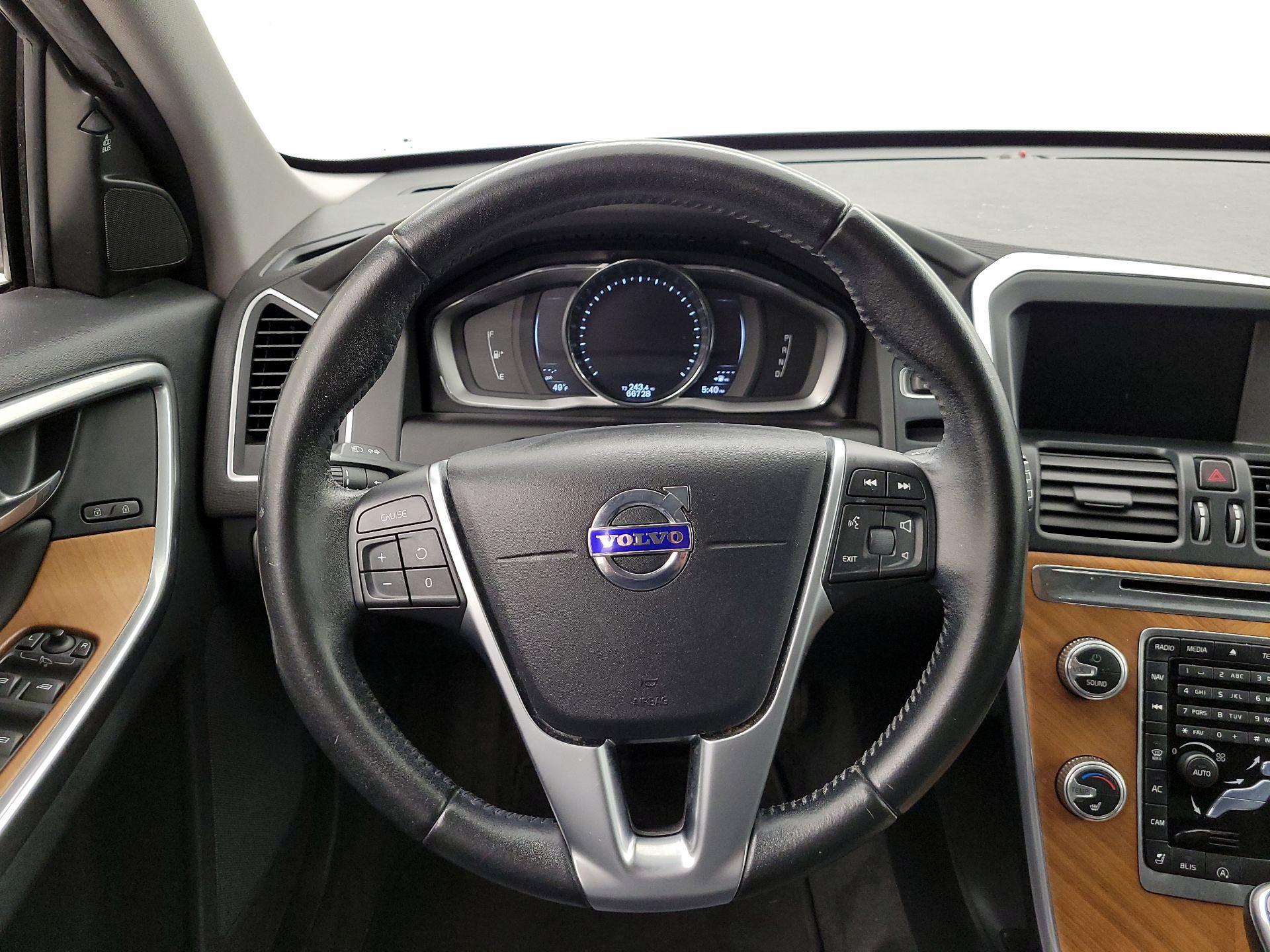 Thumbnail: 2017 Volvo XC60 - 10