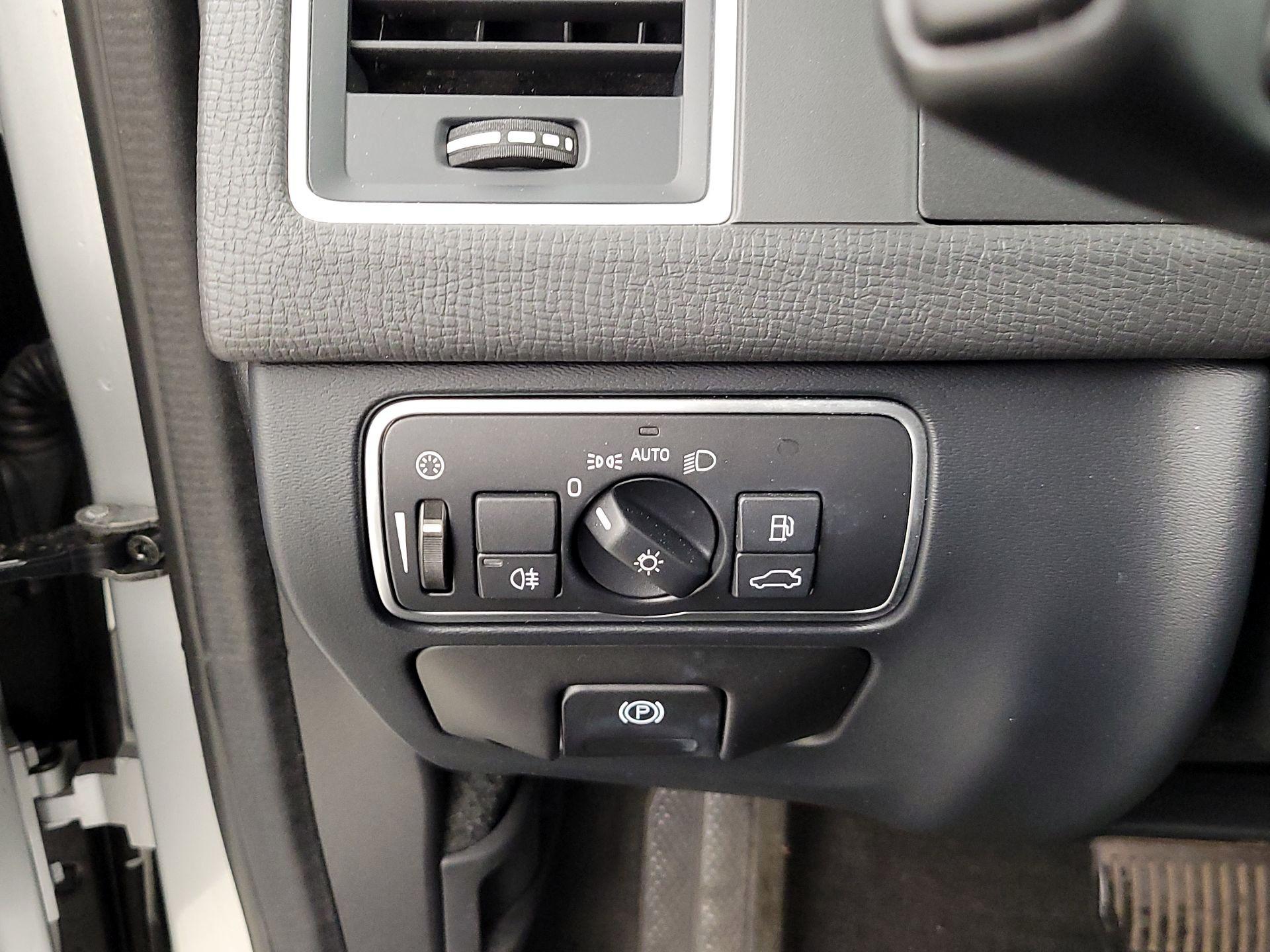 Thumbnail: 2017 Volvo XC60 - 13