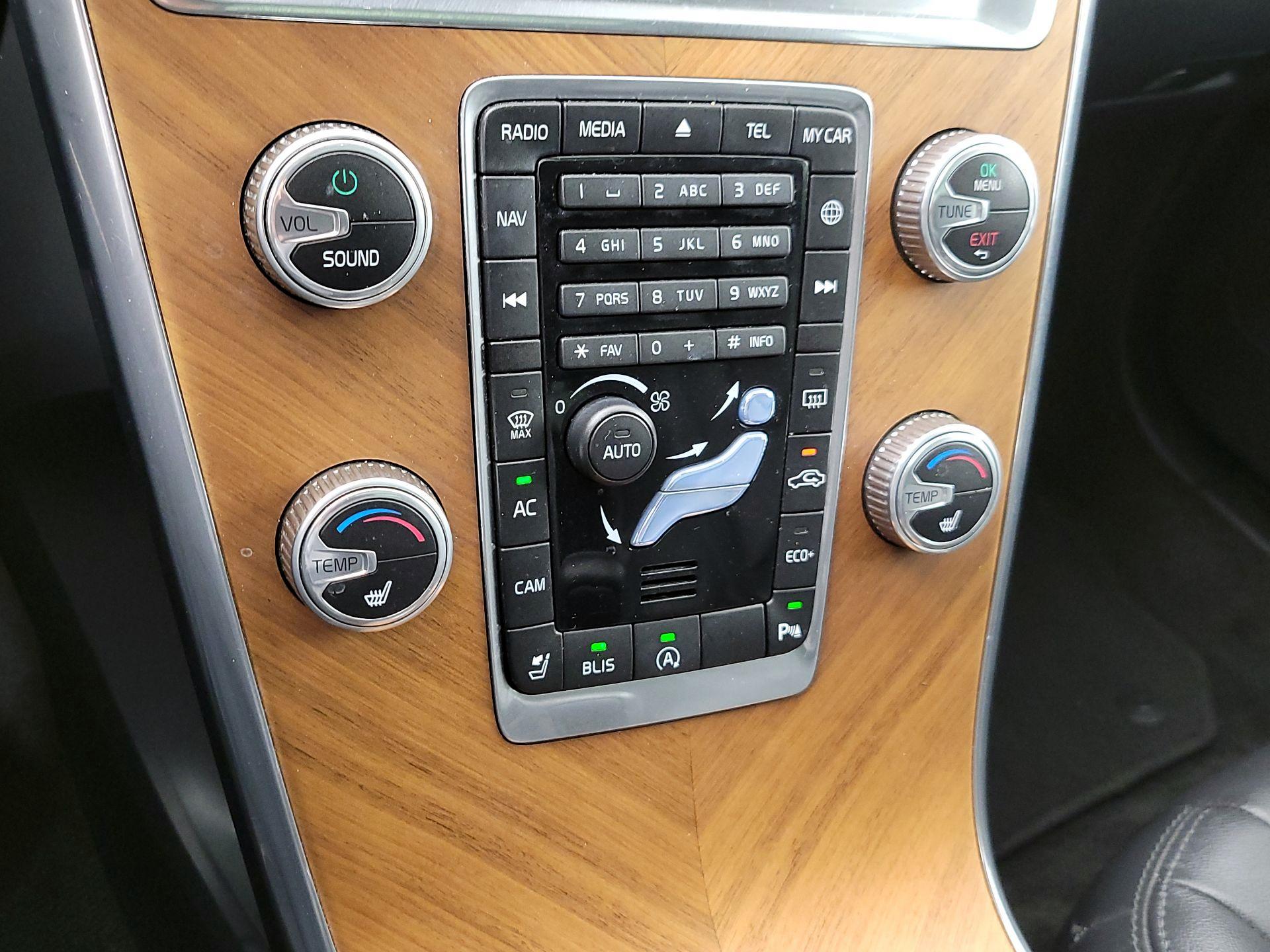 Thumbnail: 2017 Volvo XC60 - 17