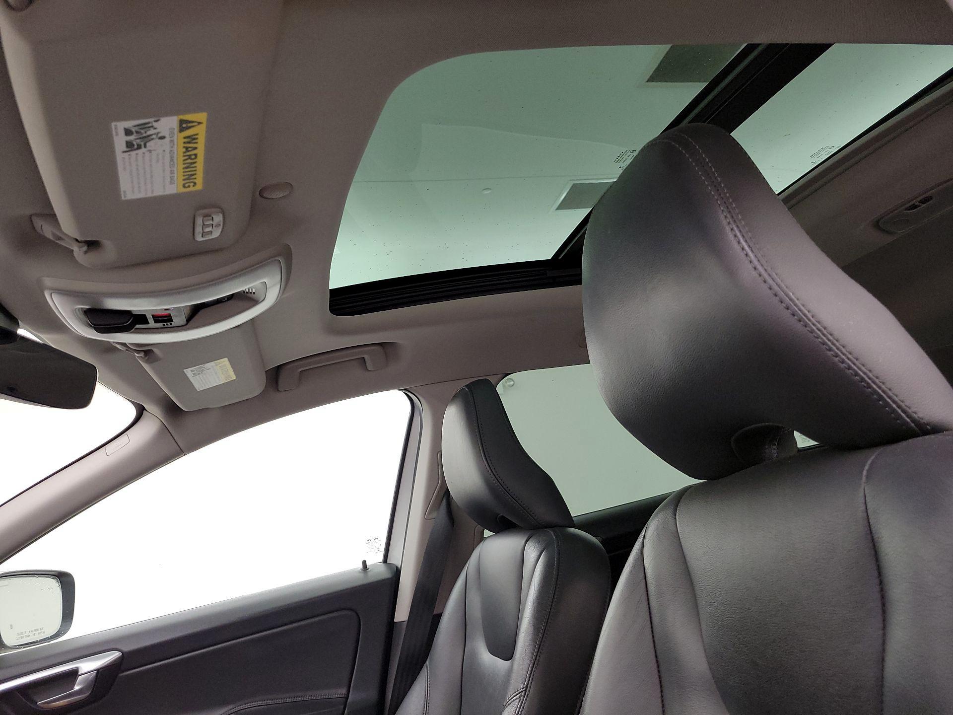 Thumbnail: 2017 Volvo XC60 - 20