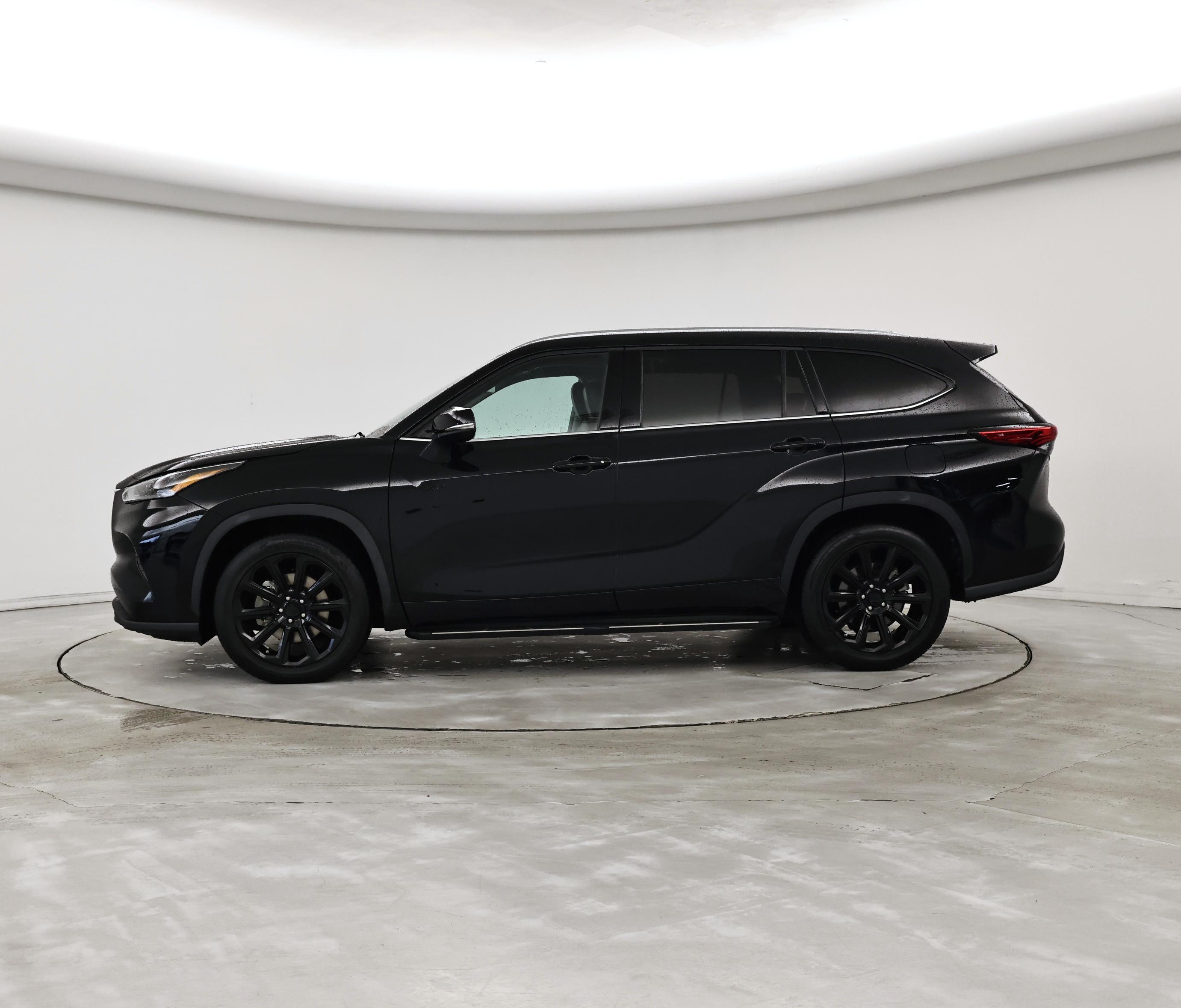 Thumbnail: 2021 Toyota Highlander - 3